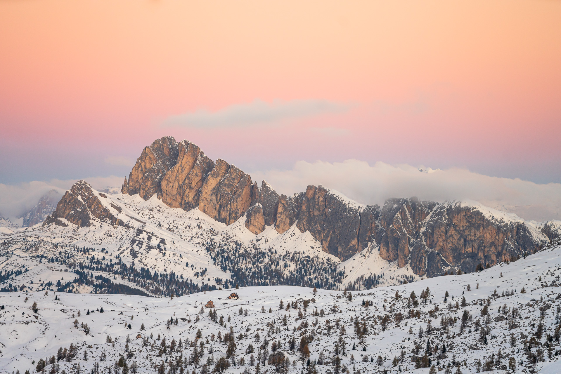 Aurora dal Passo Giau