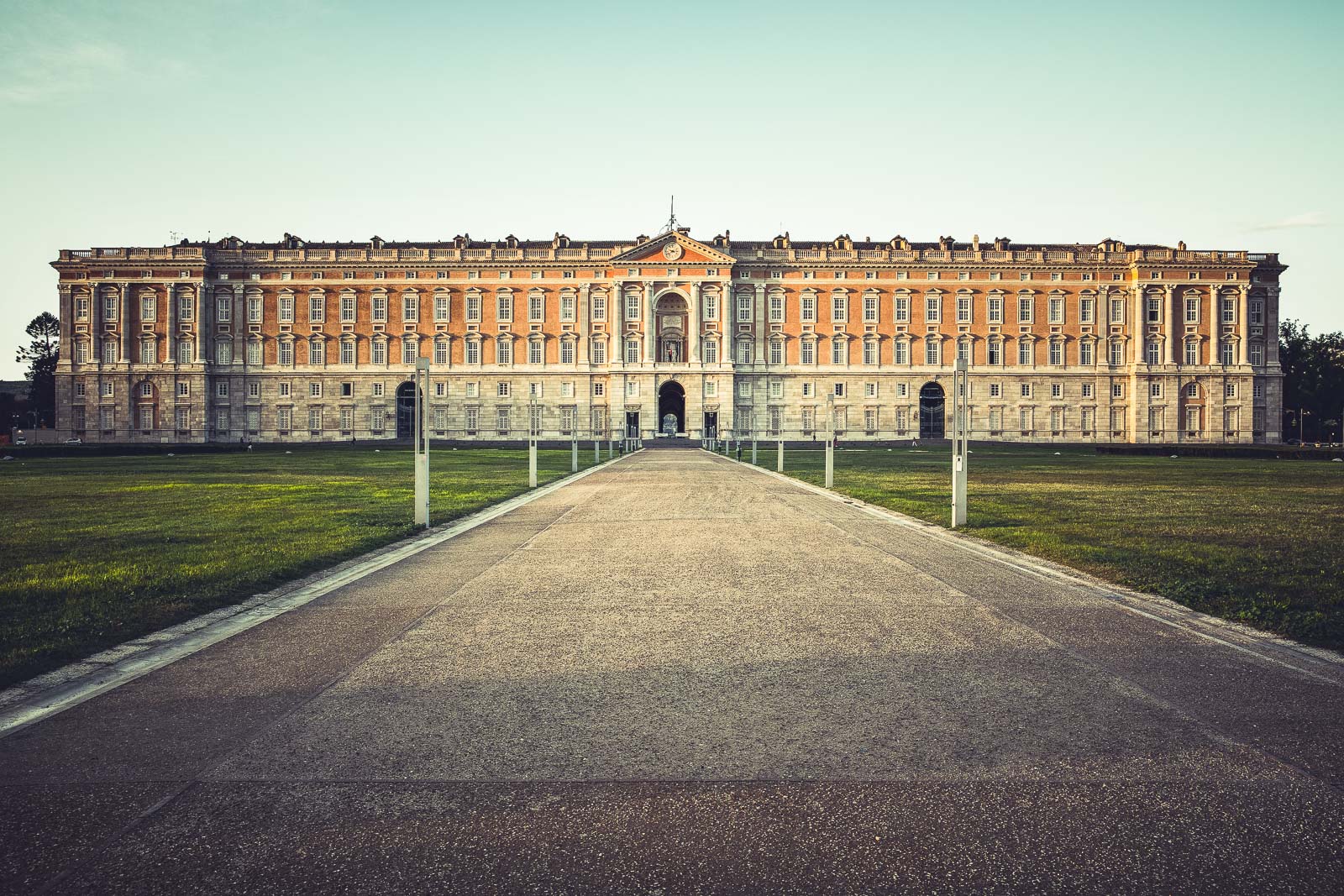 la Reggia di Caserta al tramonto