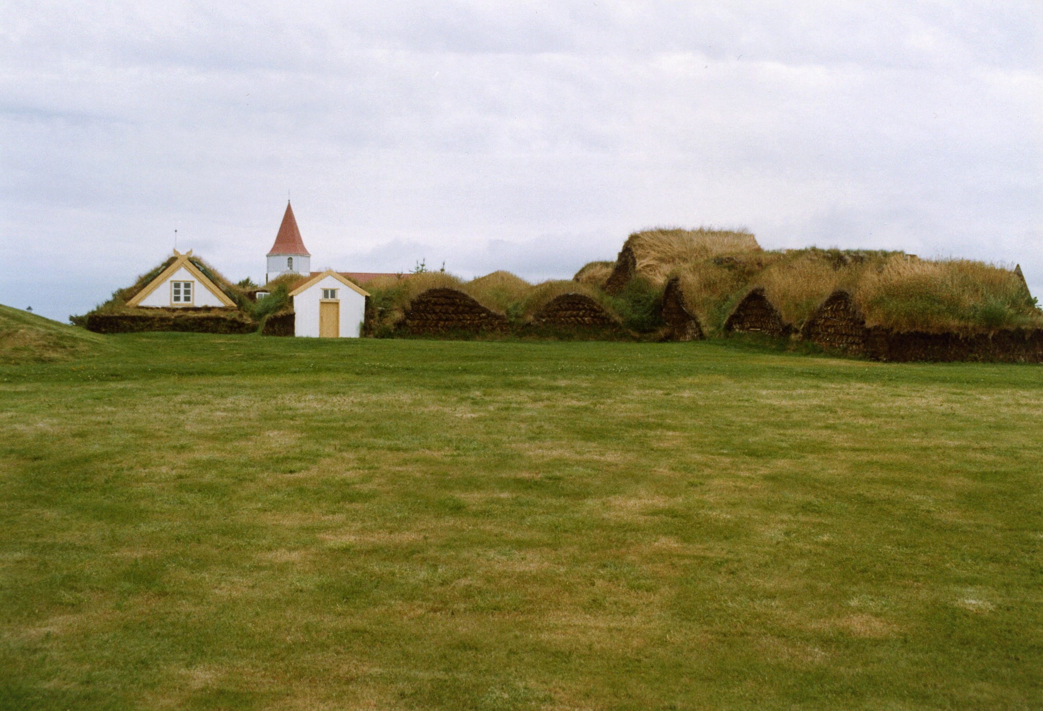 Il villaggio sotto il prato