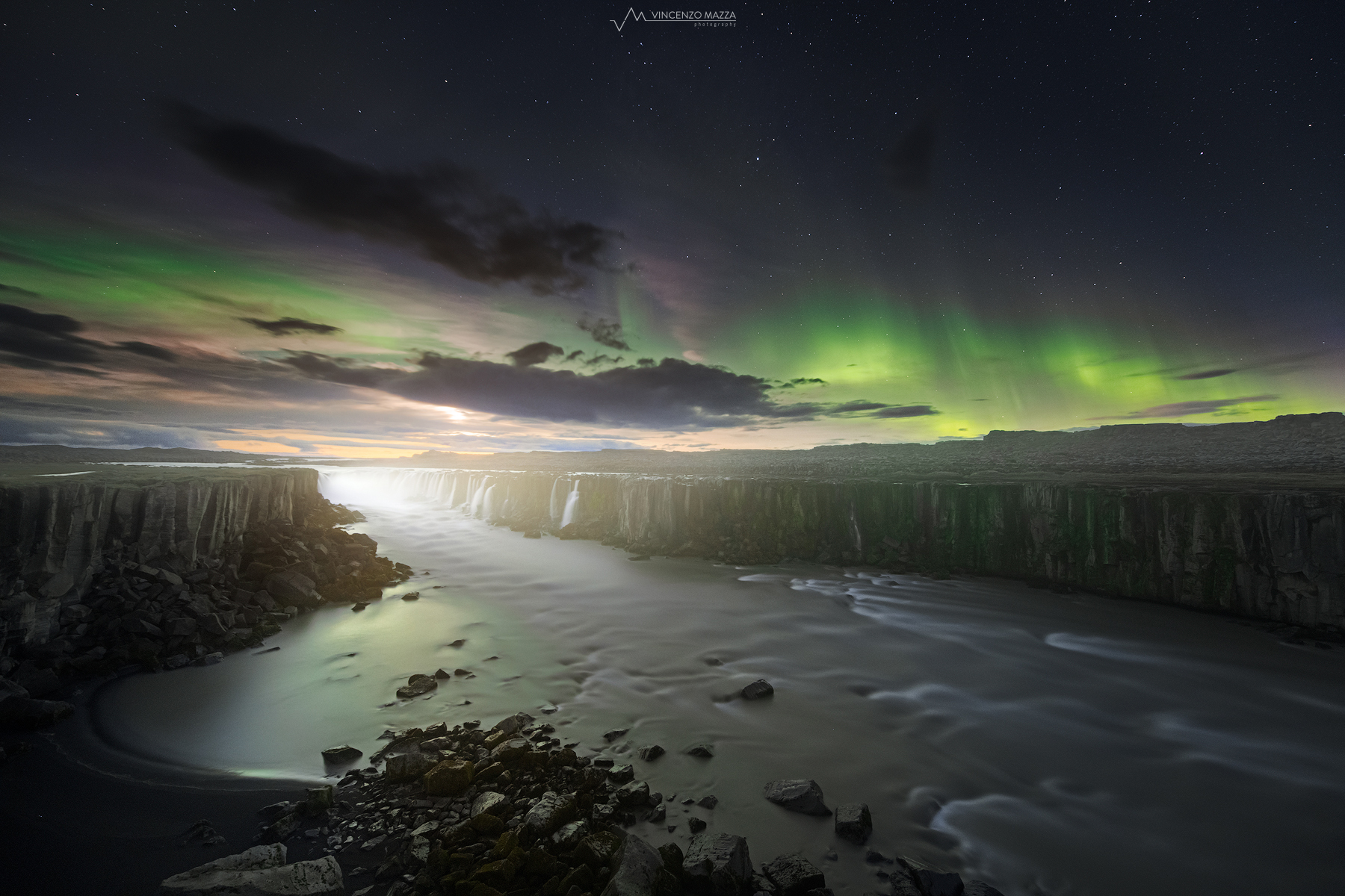 La solitudine della luna e dell'aurora