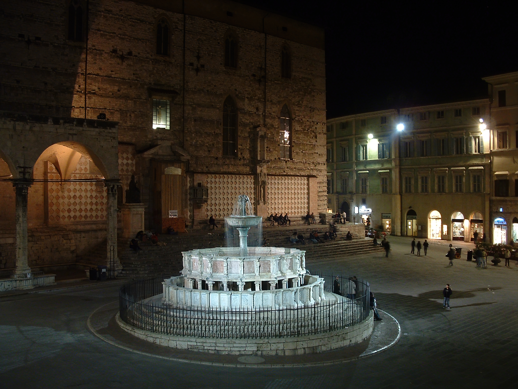 Fontana Maggiore in Piazza Grande 01