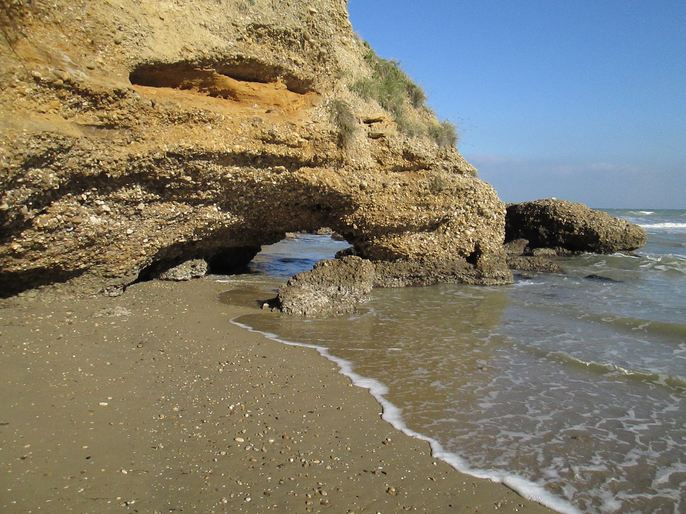 Scoglio presente in localita' Punta Aderci di Vasto