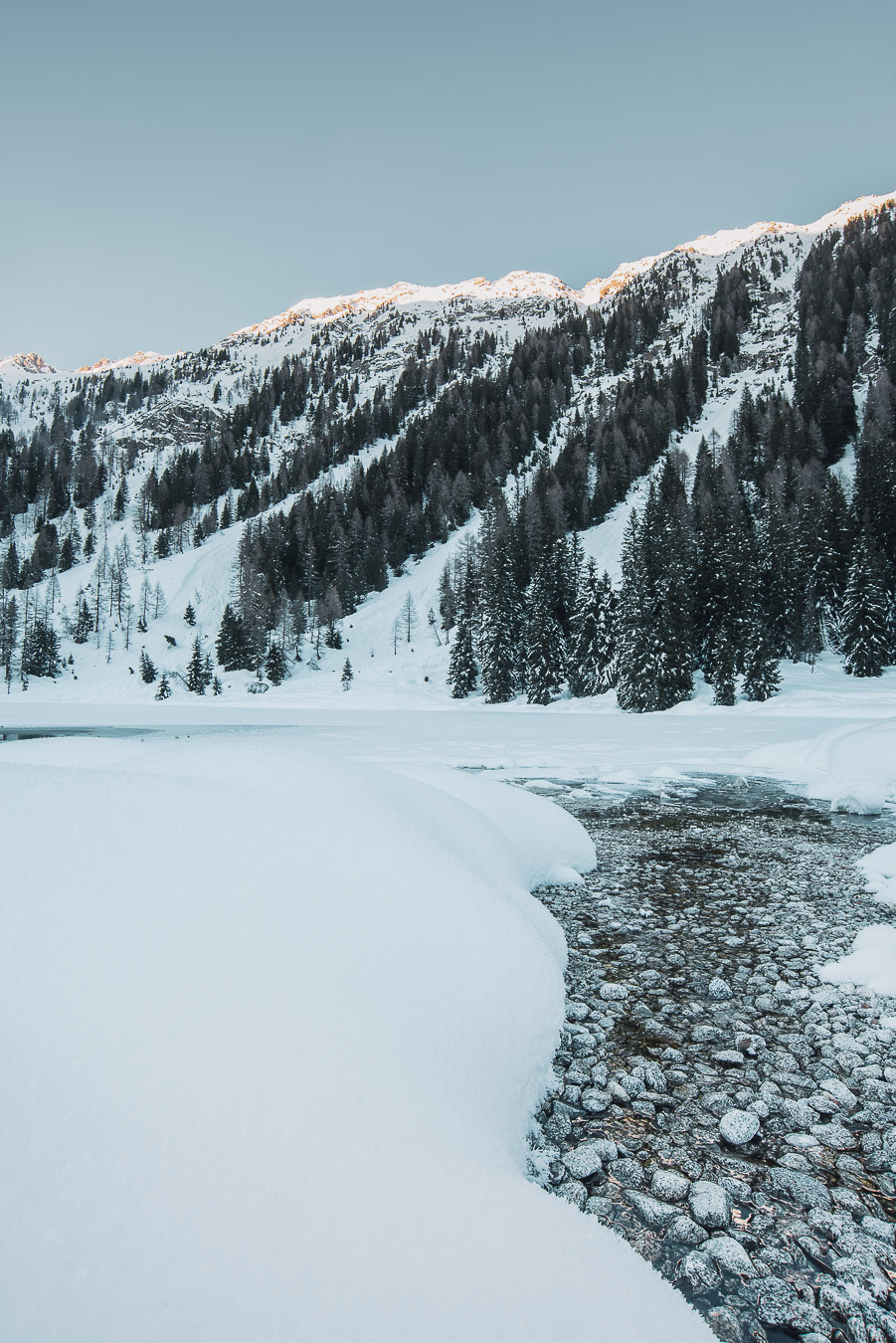 La forza delle montagne e dell acqua
