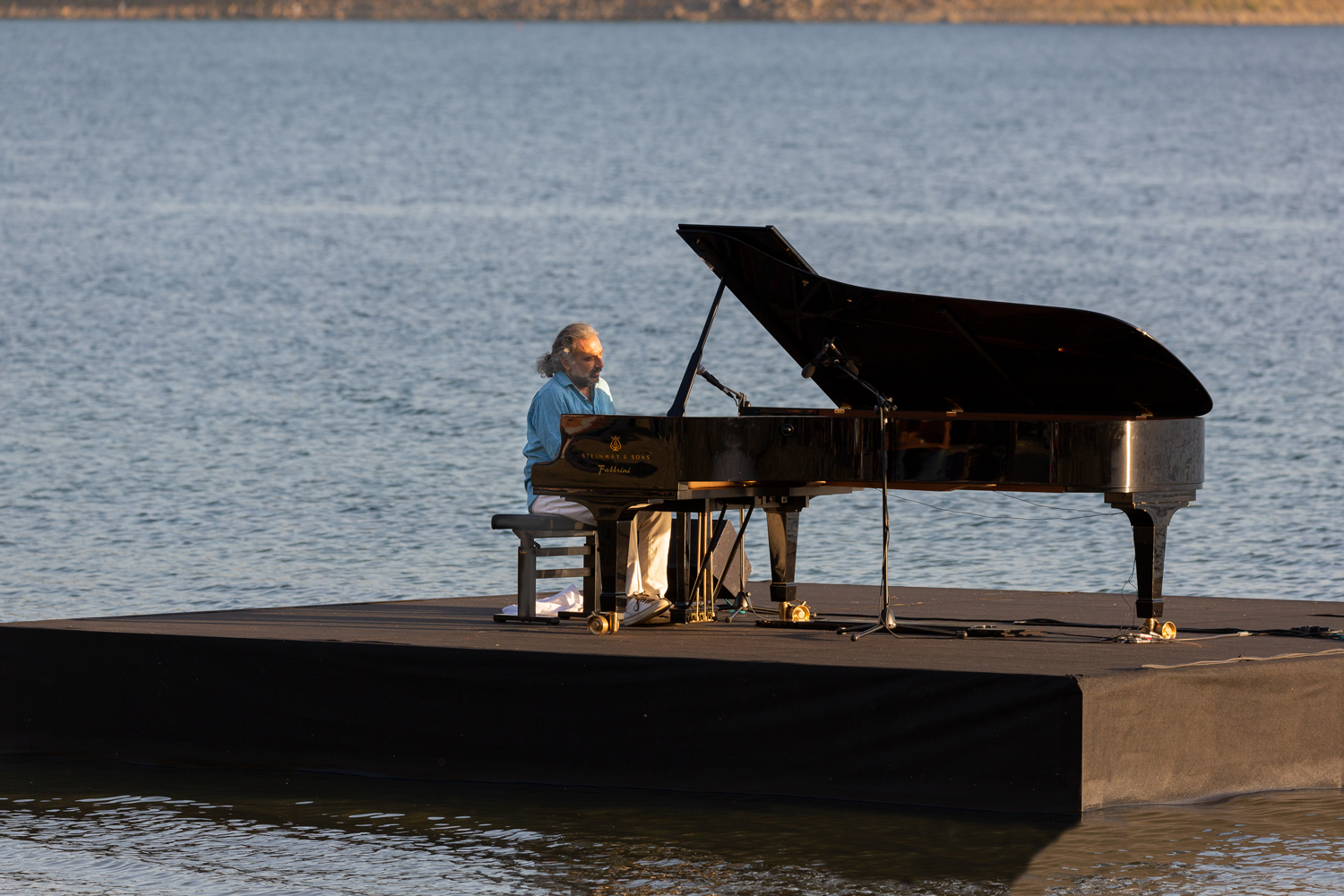 Stefano Bollani ...concerto sul lago di Campotosto