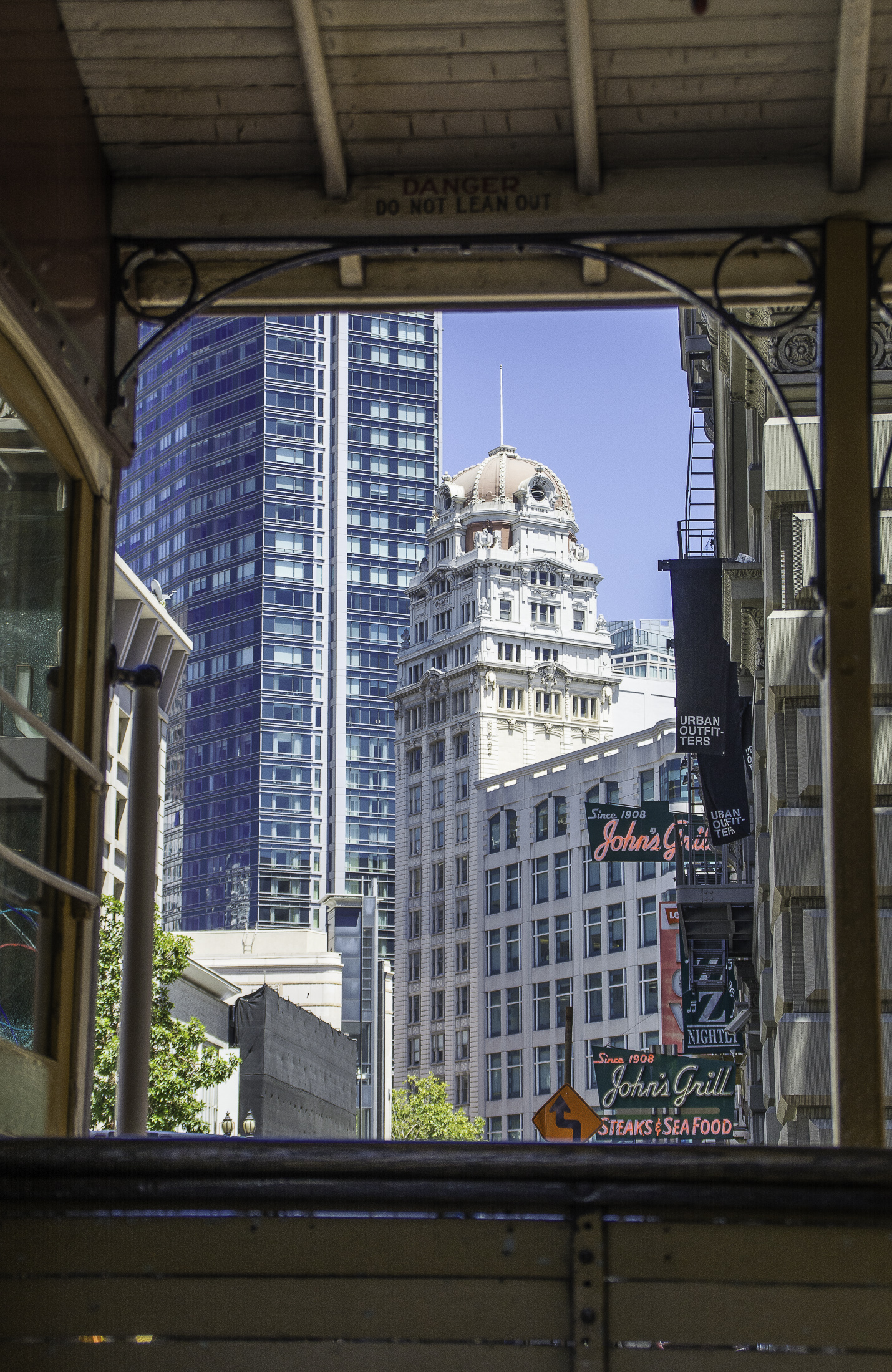San Francisco da un vecchio tram