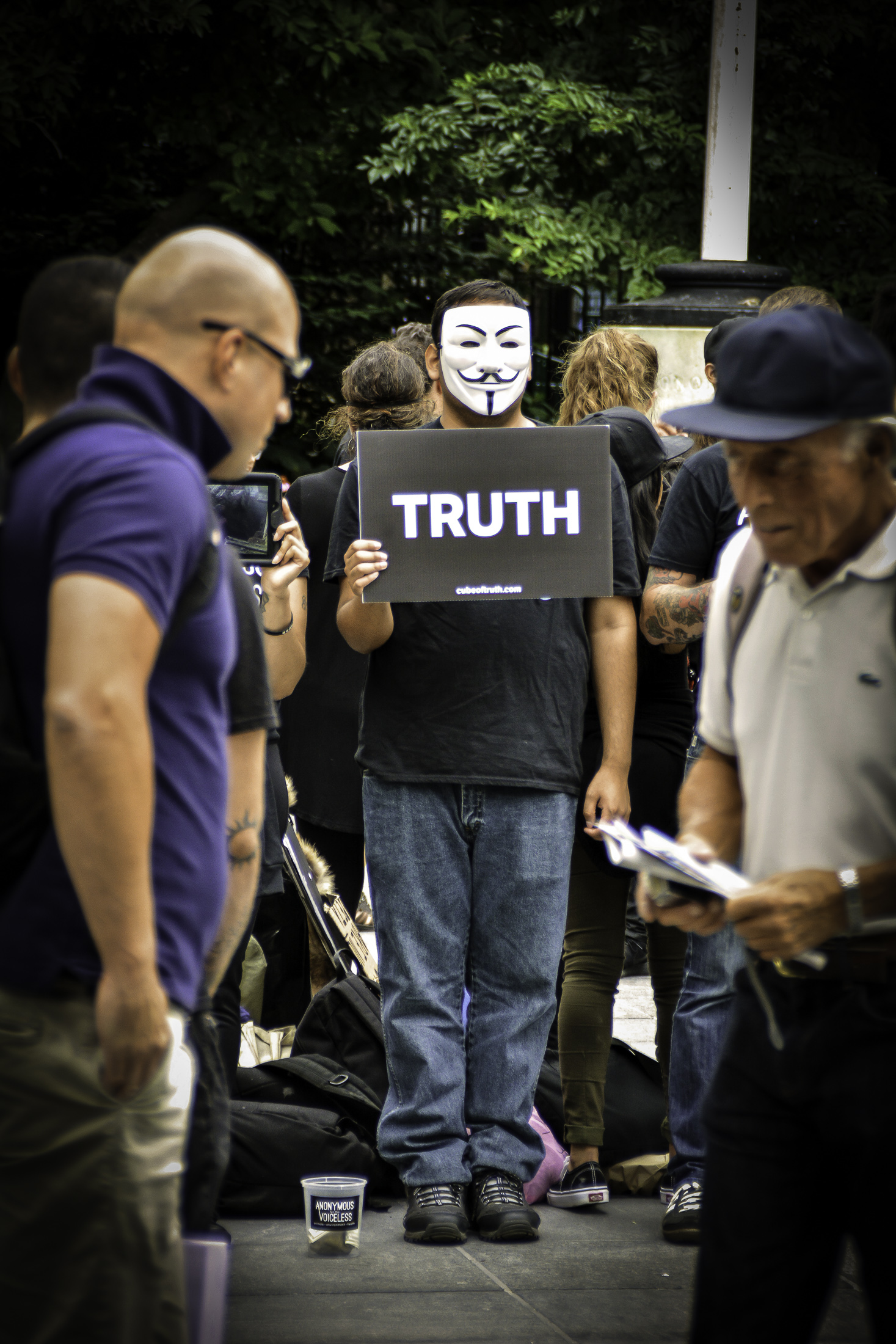 cercare la verità in mezzo all'indifferenza