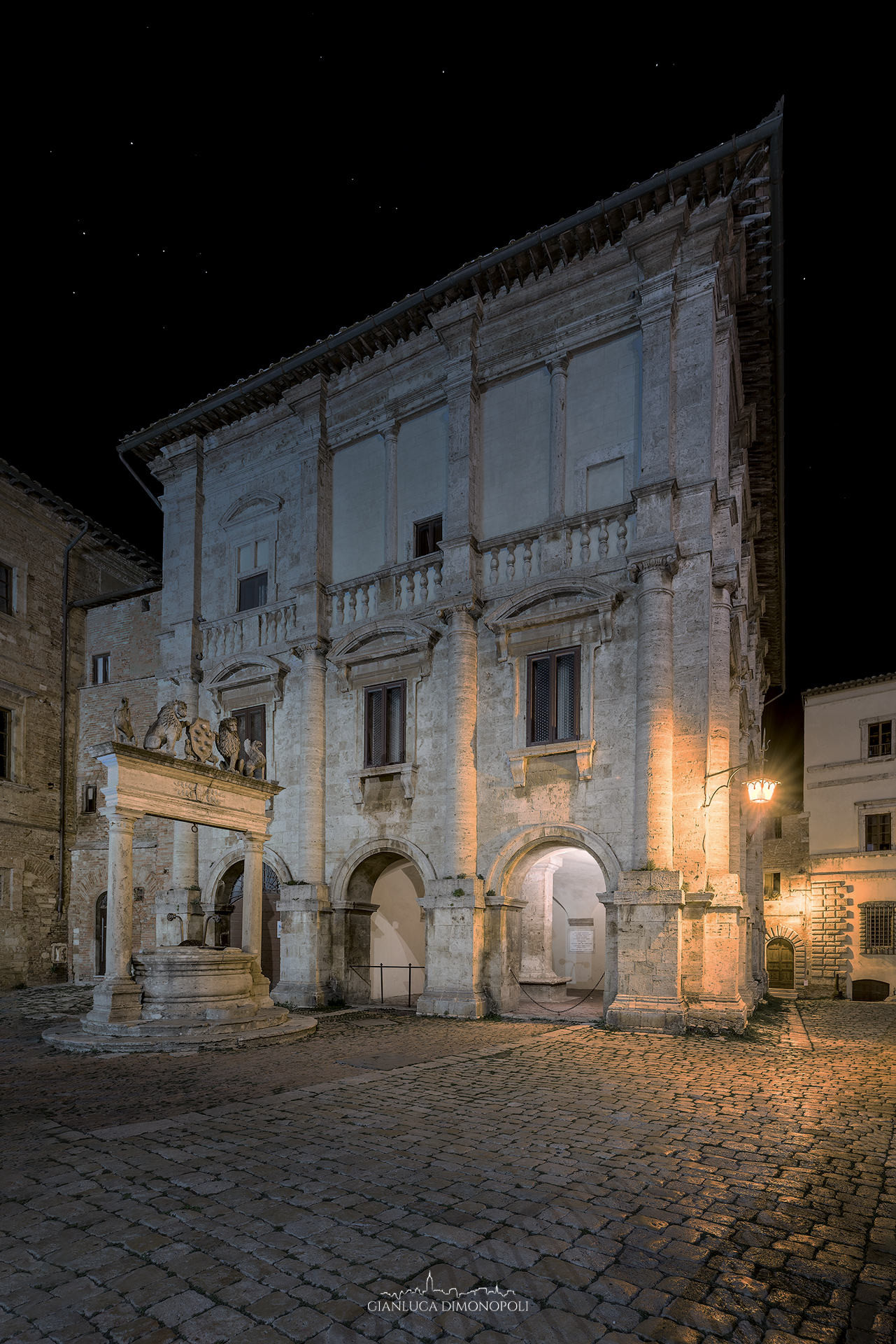 Pozzo dei Grifi e dei Leoni