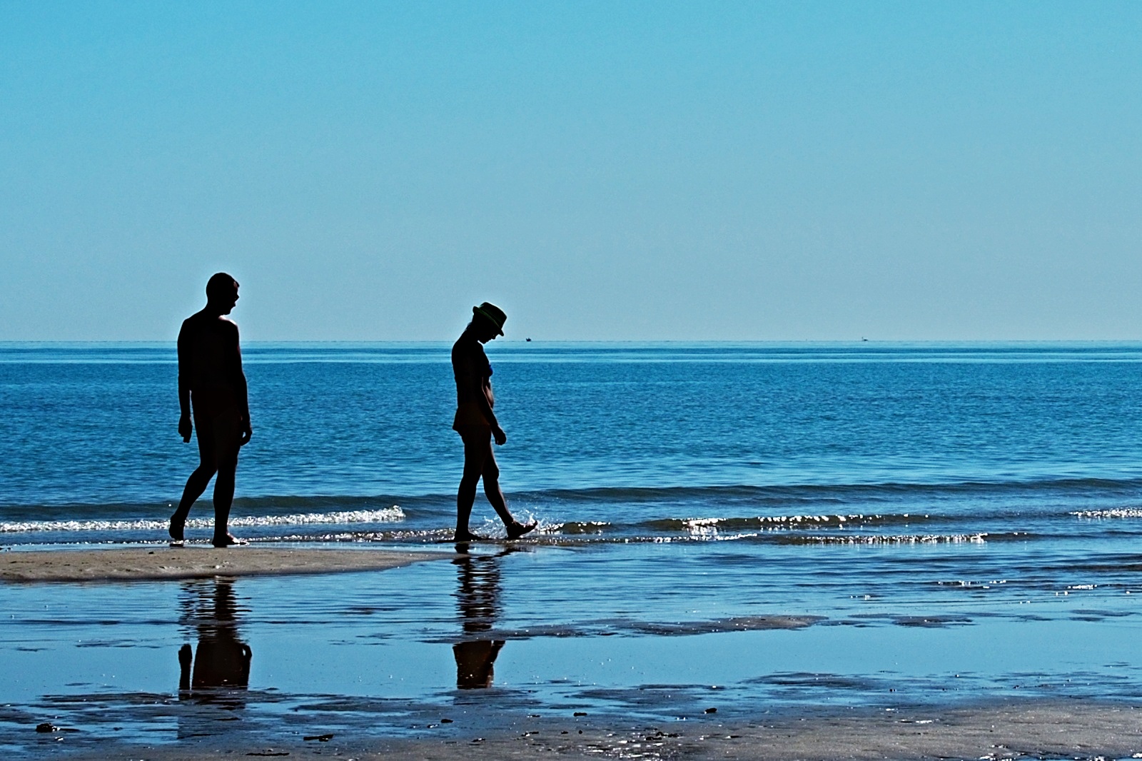 Sea... lhouettes property