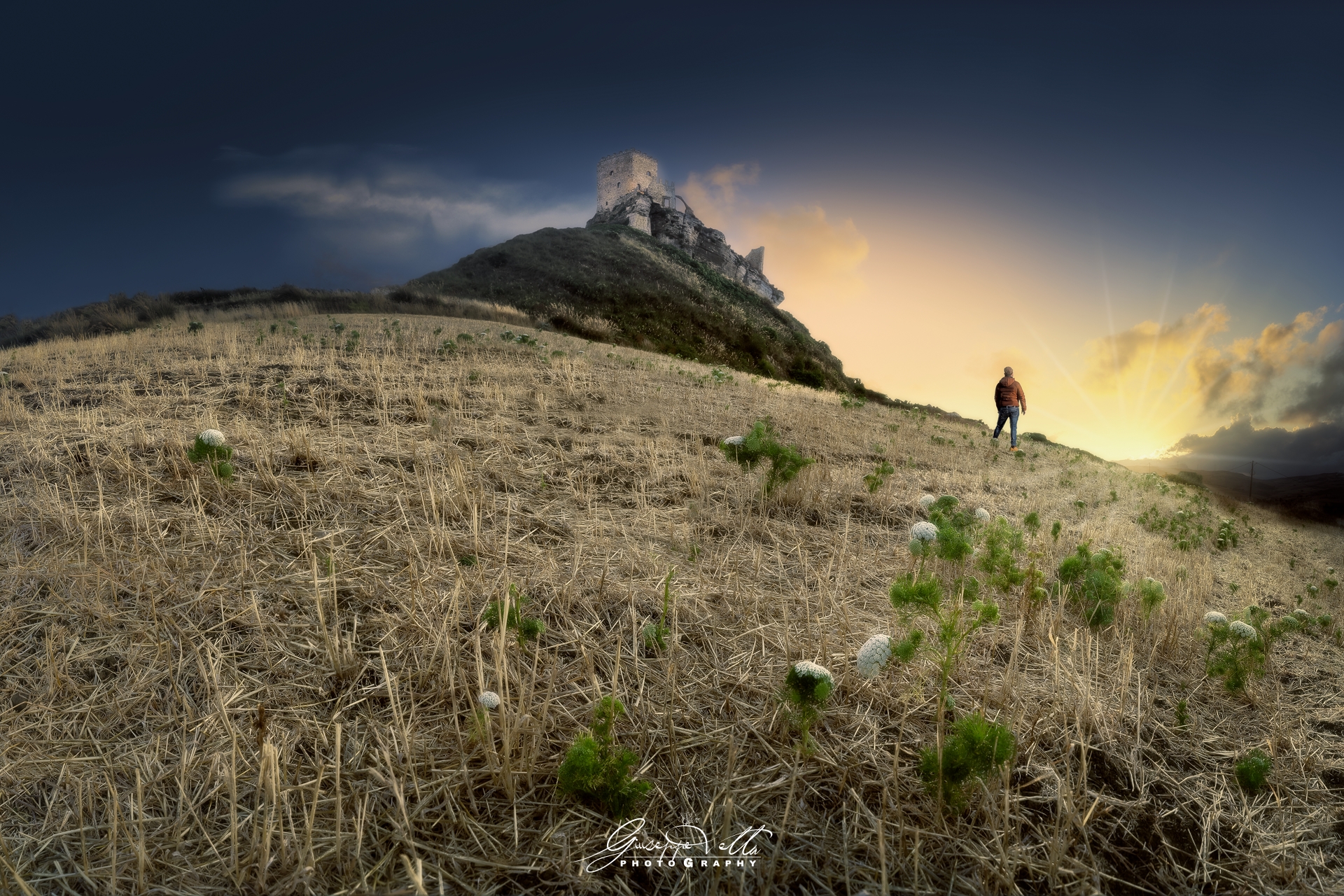 Un tramonto sul castello di Cefalà Diana