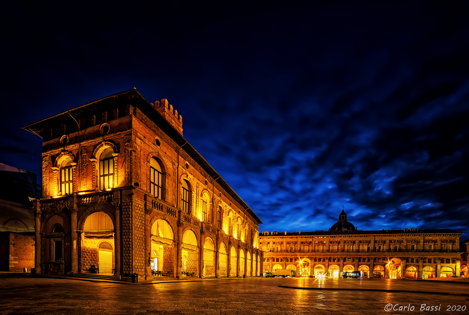 L'ora blu sul palazzo del Podesta'