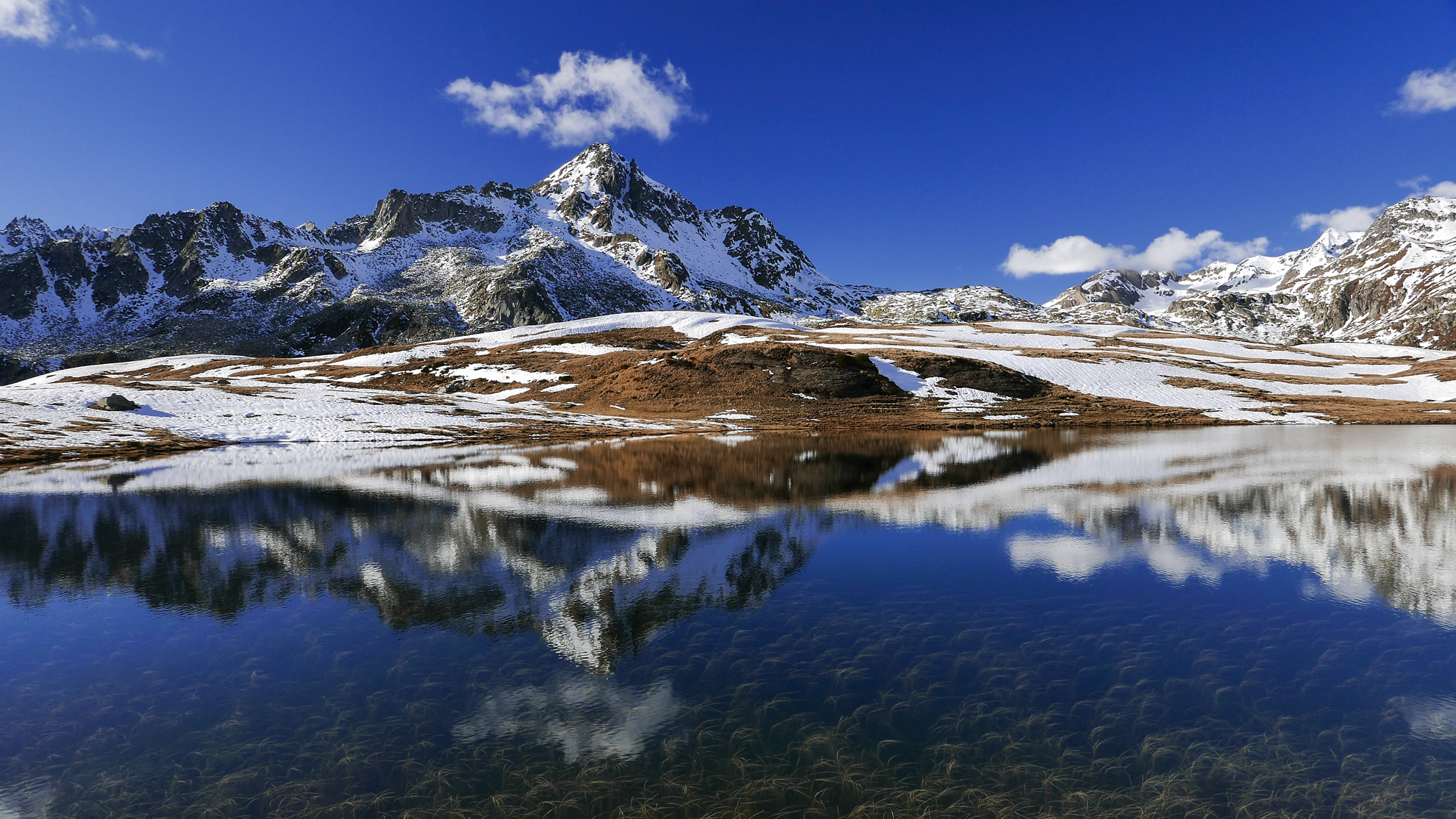 lake of the satta( large east of the devero)
