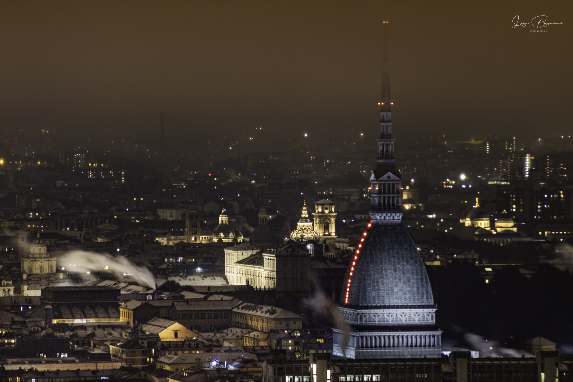 Mole Antonelliana e paesaggio innevato