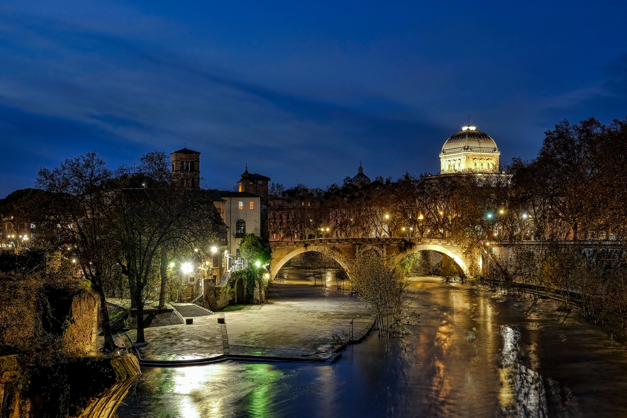 Night on the Tiber