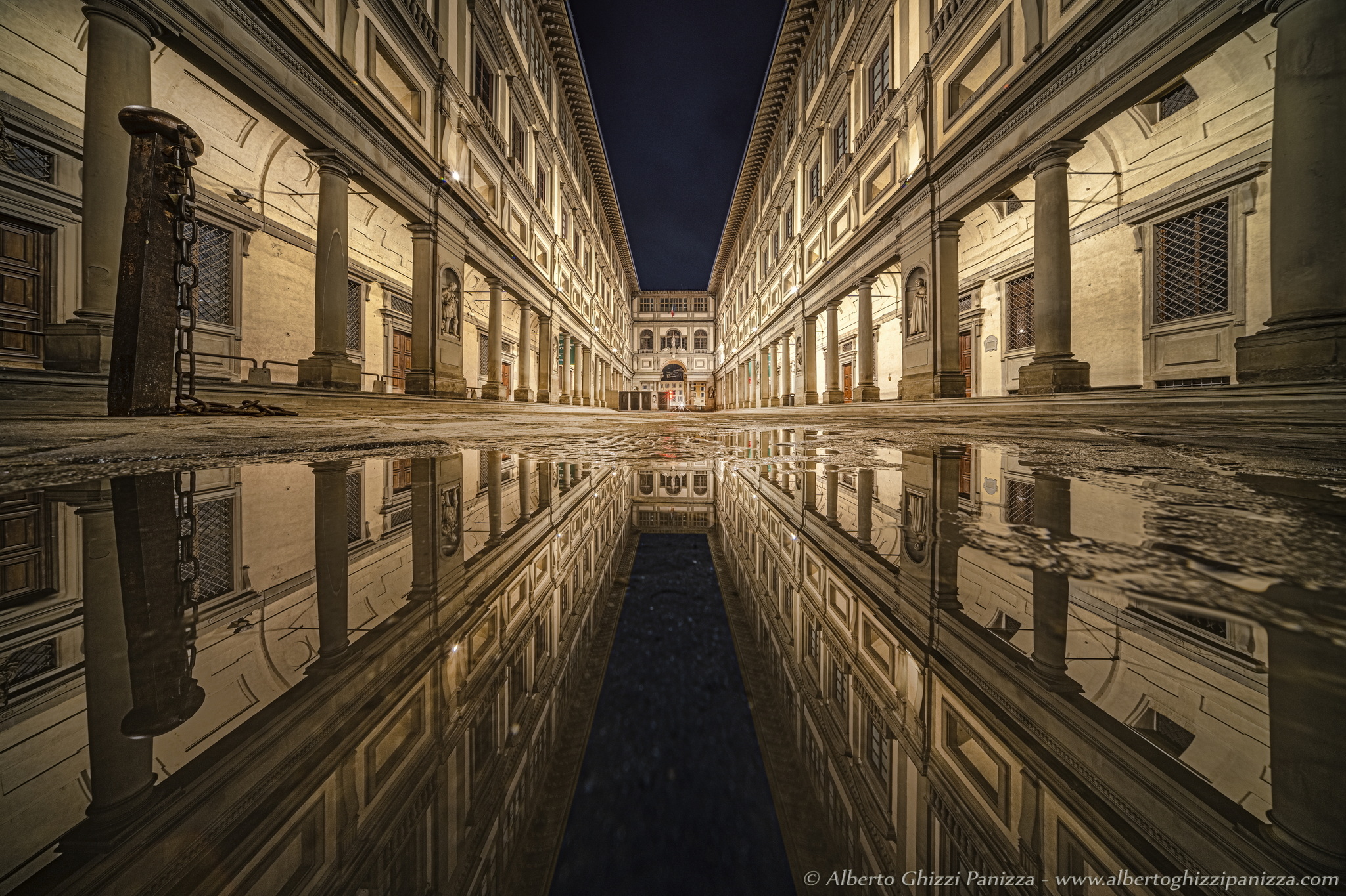 Riflessi in Piazzale degli Uffizi