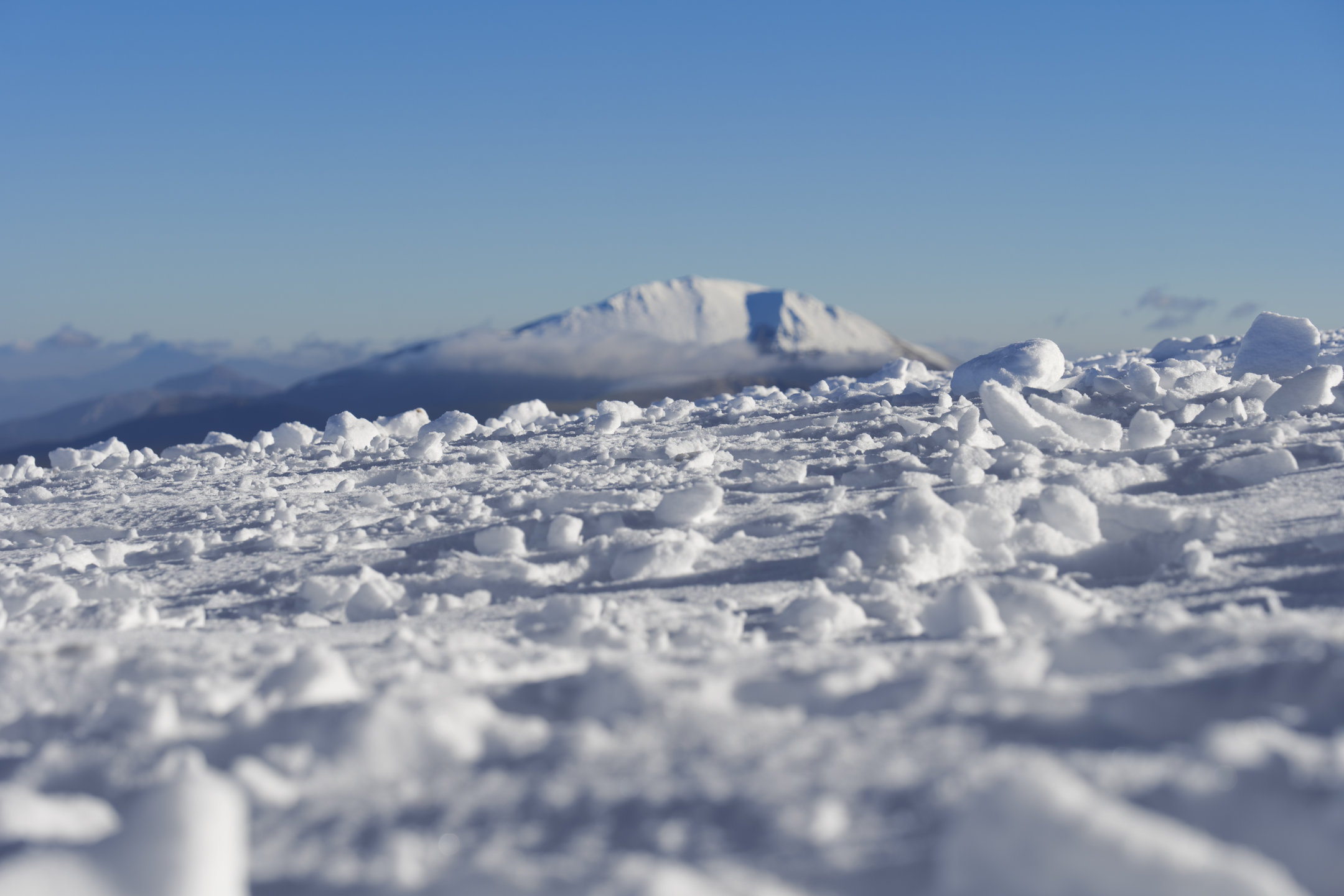 A frosted path to mount Catria