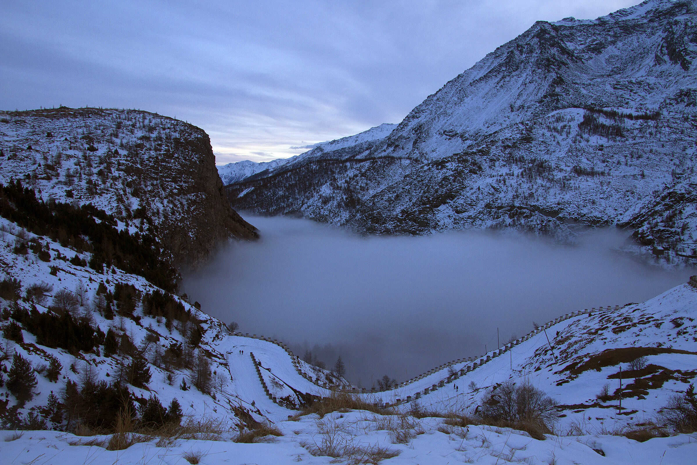 Lago di nuvole sotto il Lago del Moncenisio