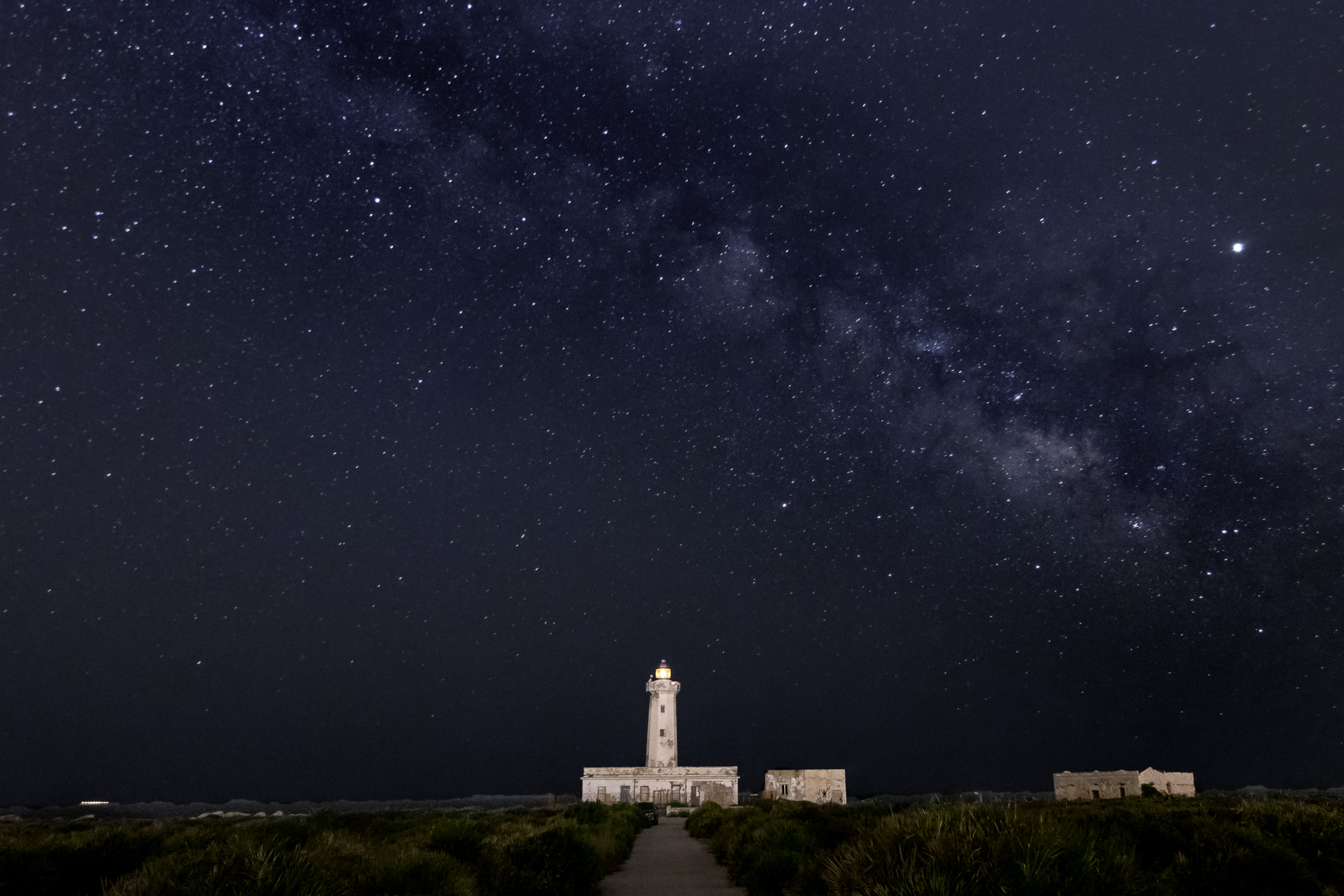 Il faro e la Via Lattea