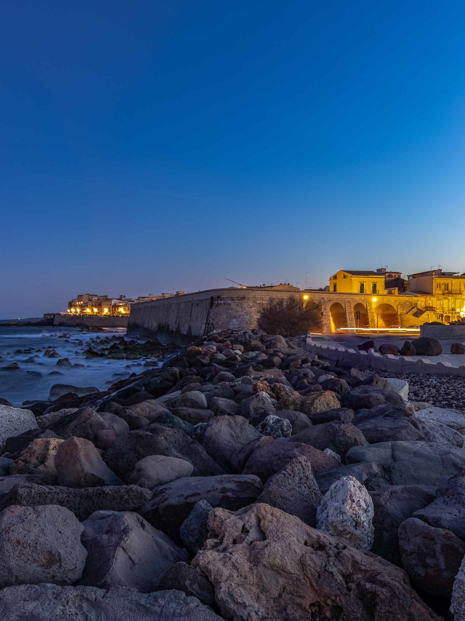 Siracusa: ora blu al bastione di S. Giovannello
