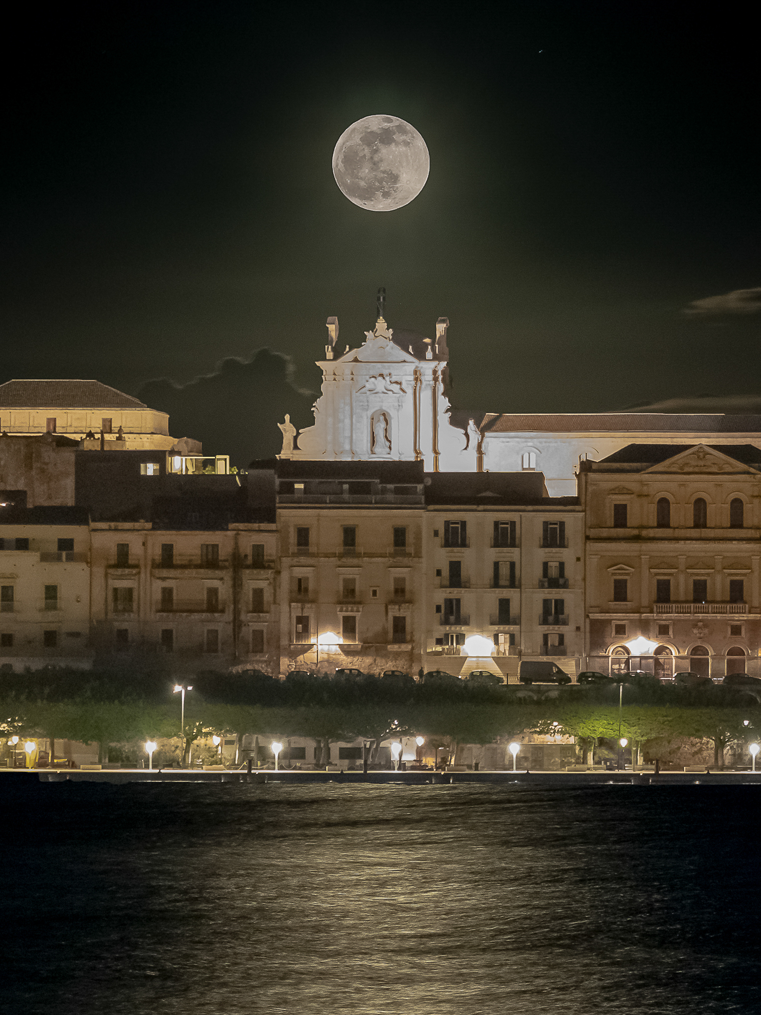 Il Duomo di Siracusa in una notte di plenilunio