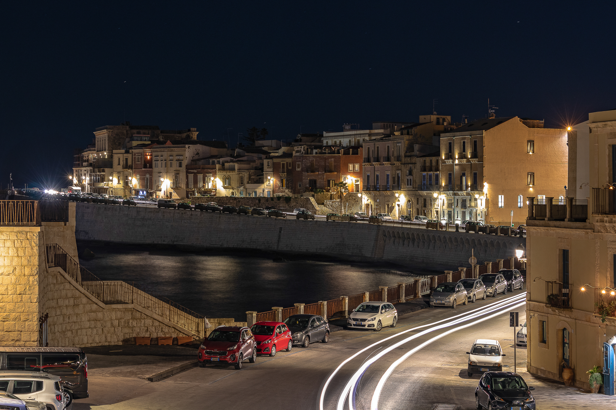 Siracusa: scorcio notturno di Ortigia