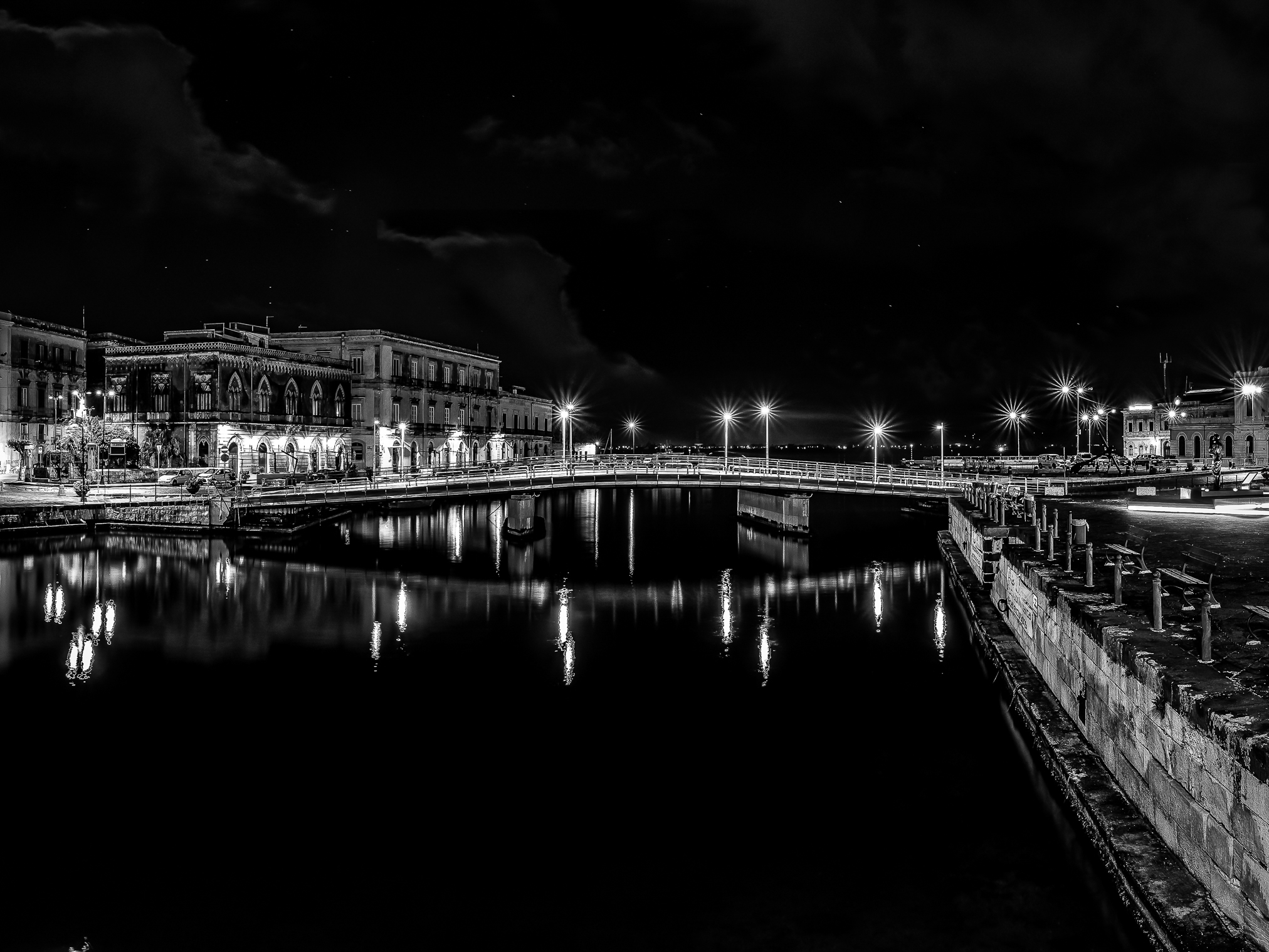 Siracusa: la Darsena e il ponte di Santa Lucia