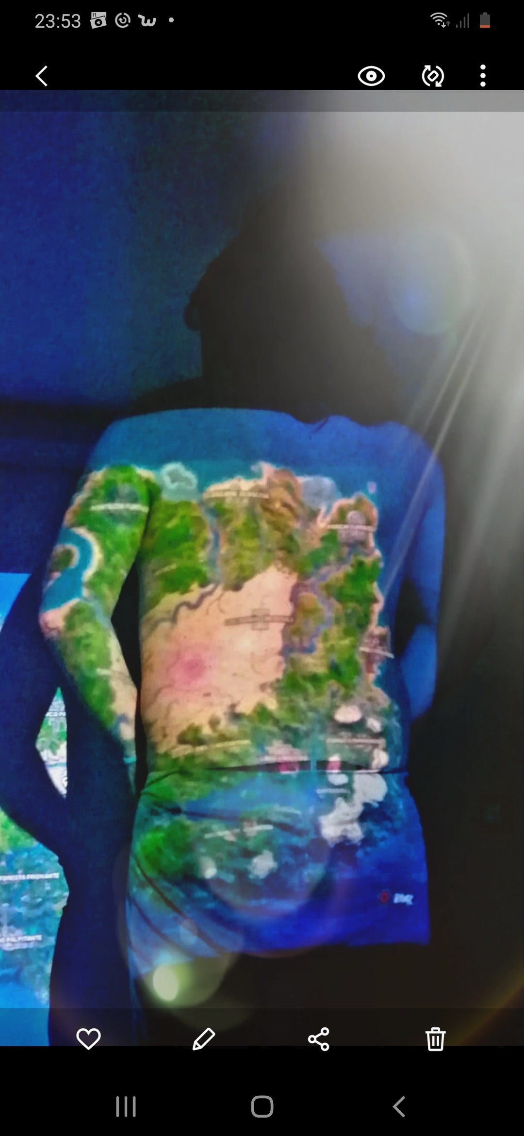 Ogni giorno oltre al corpo indossiamo un vestito