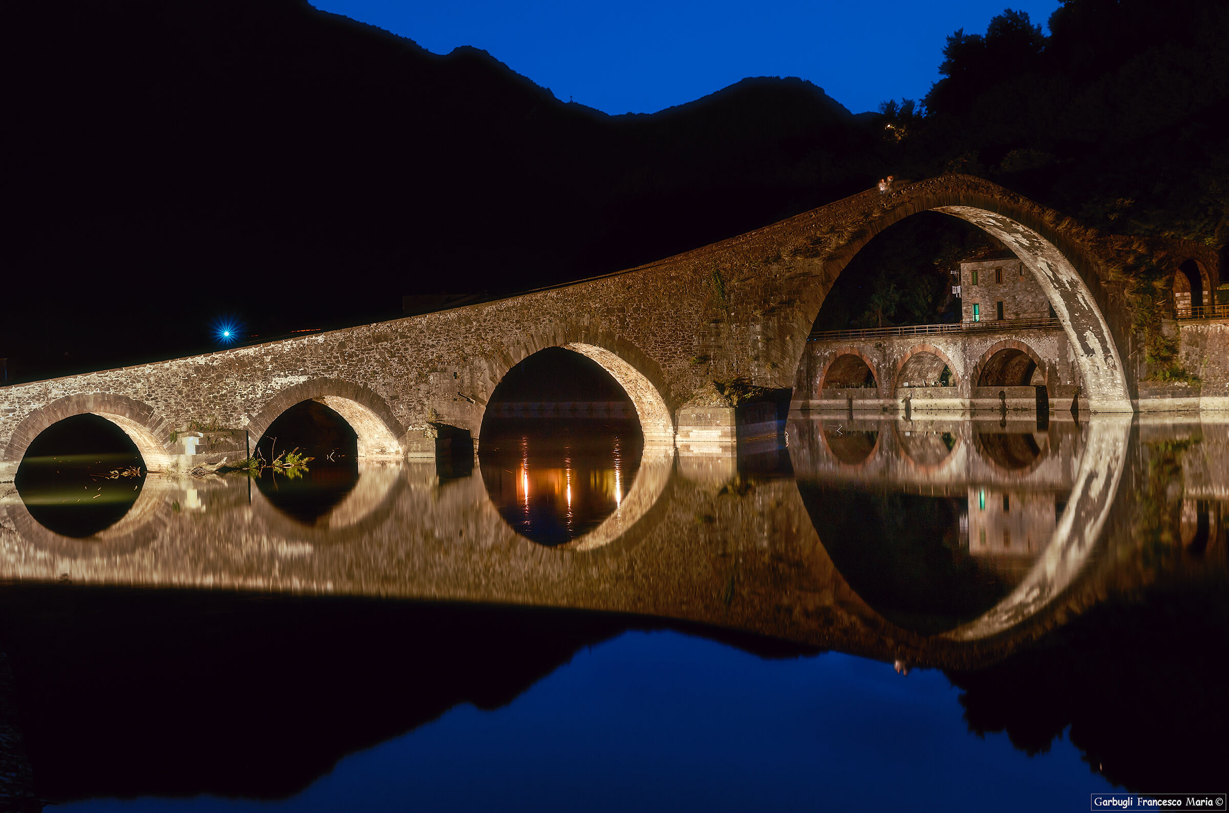 Ora blu al Ponte della Maddalena