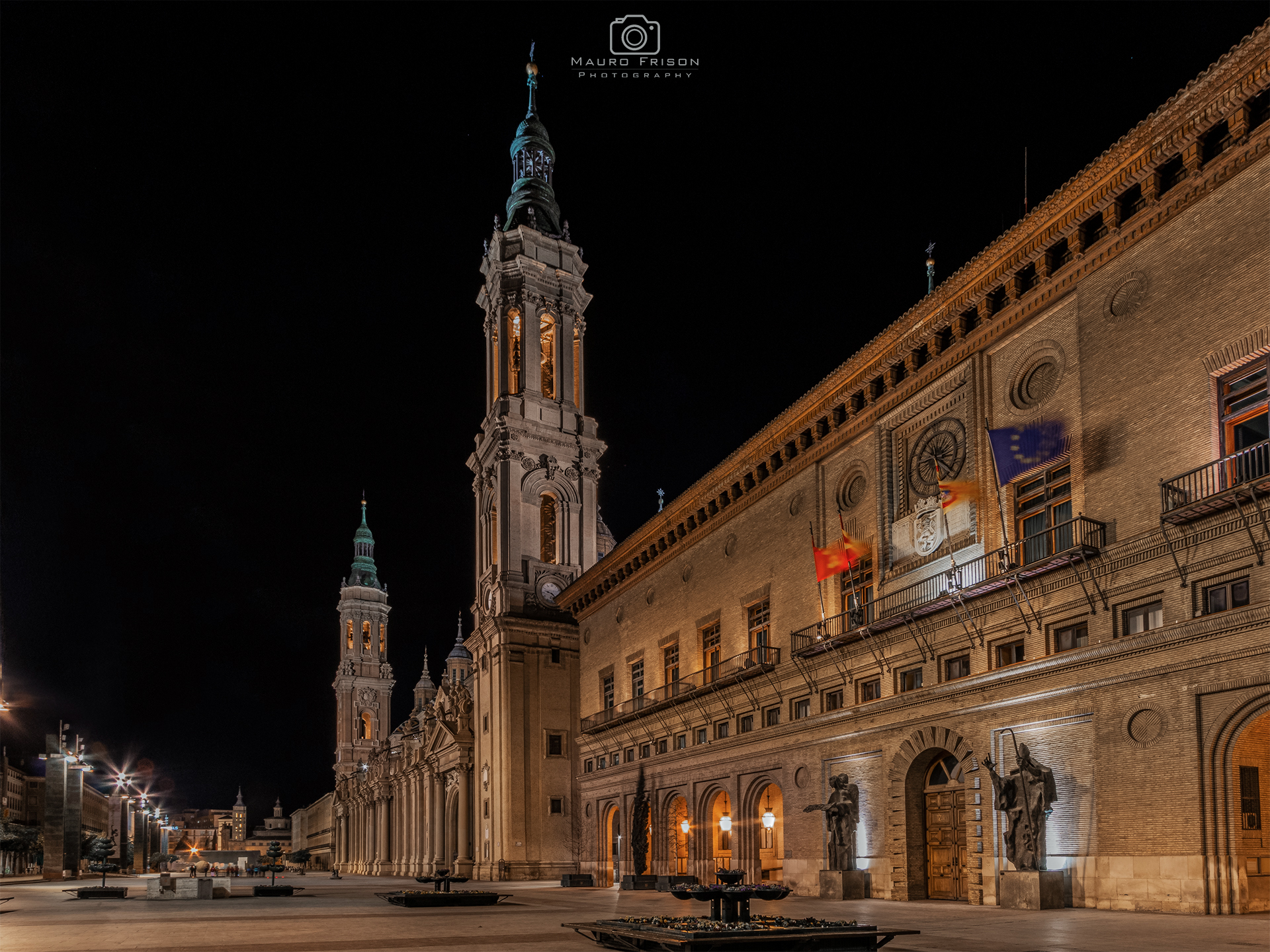 Plaza de Nuestra  Señora del Pilar e Ayuntamiento