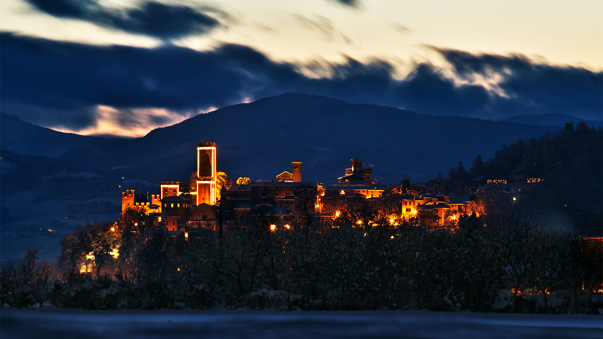 Castell'Arquato in blue hour