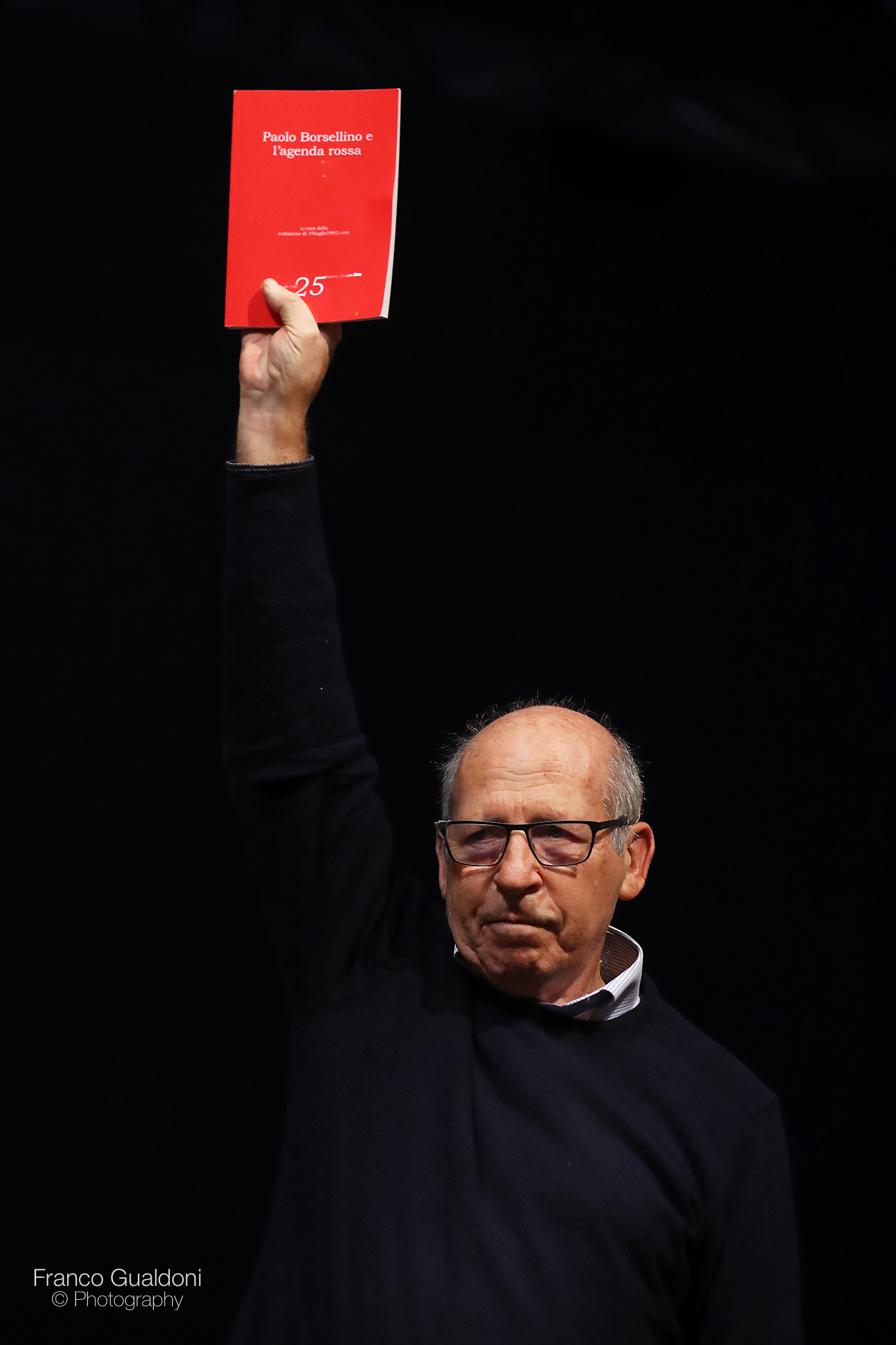 Salvatore Borsellino e l'agenda rossa di Paolo.