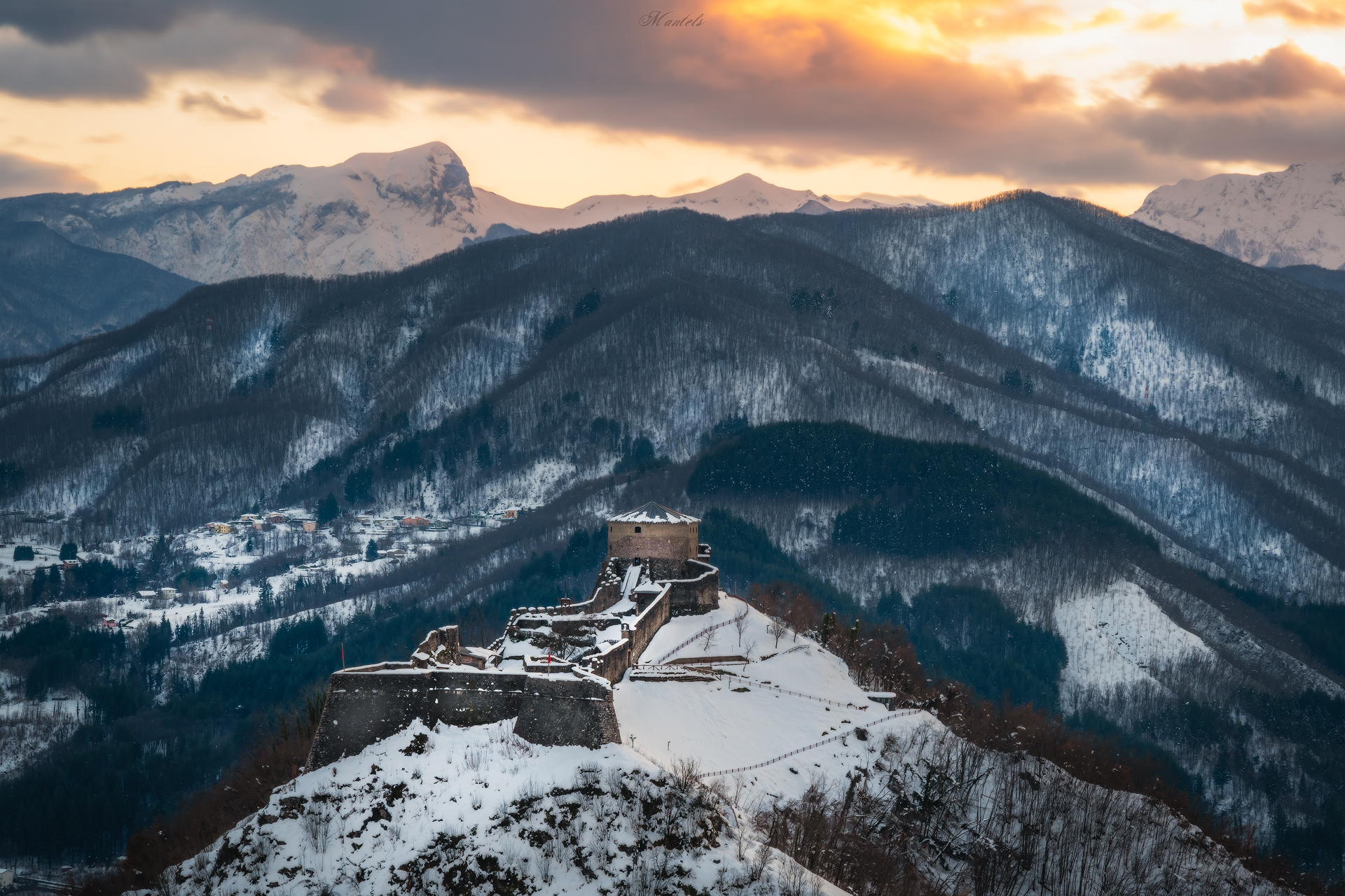 Mountains and fortresses full of ancient stories