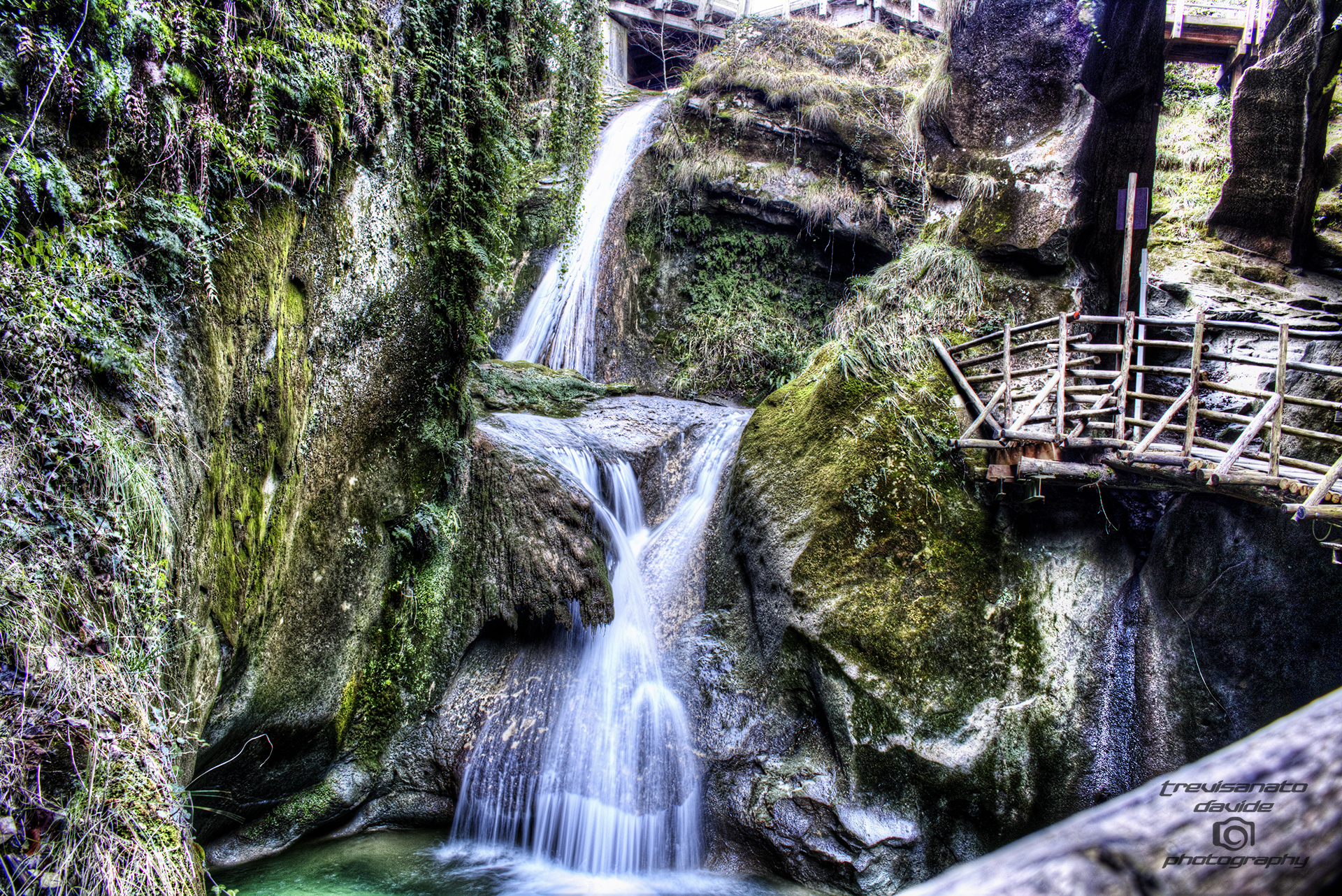 Caglieron Caves