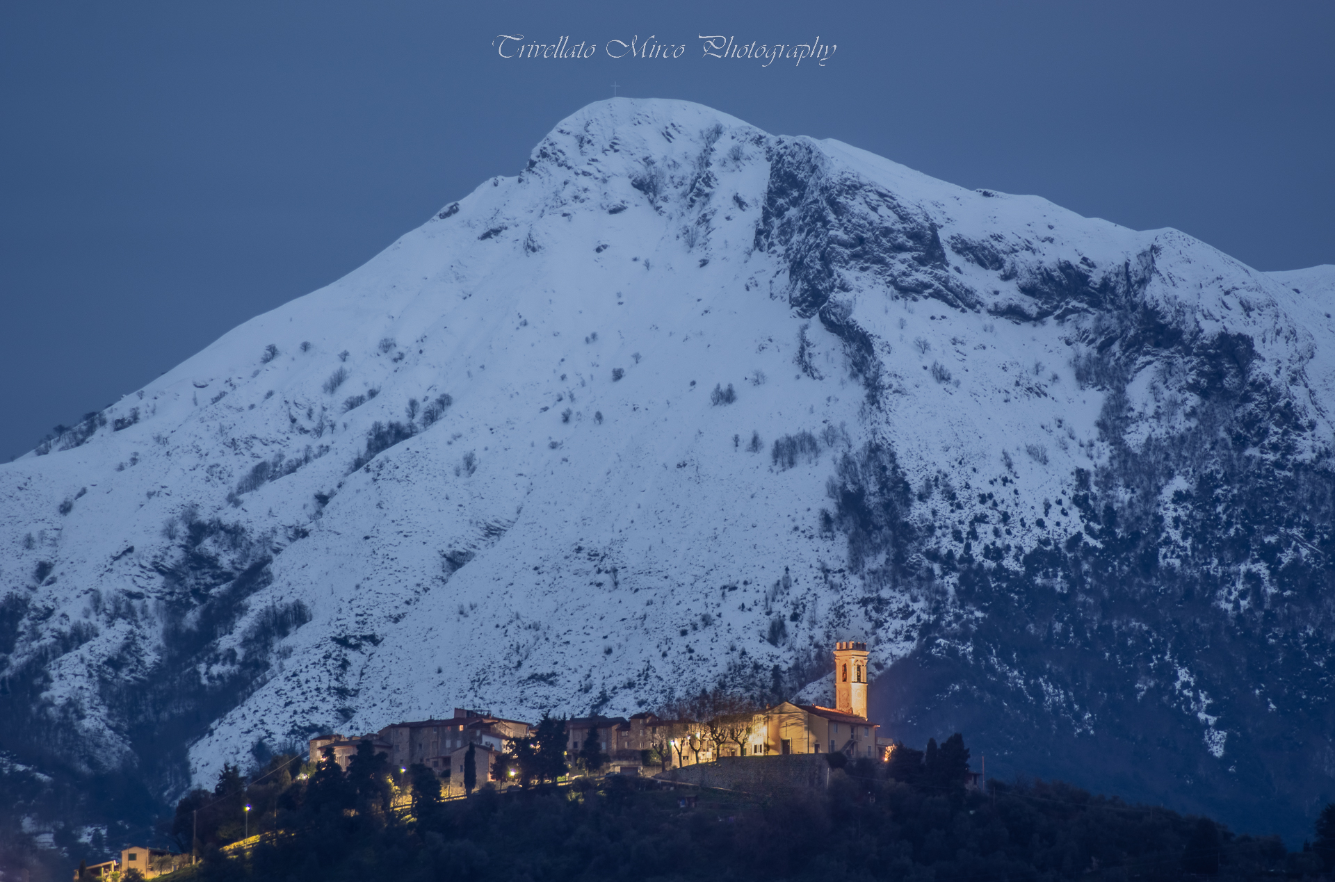 Il paese di La Culla e il M. Prana sullo sfondo