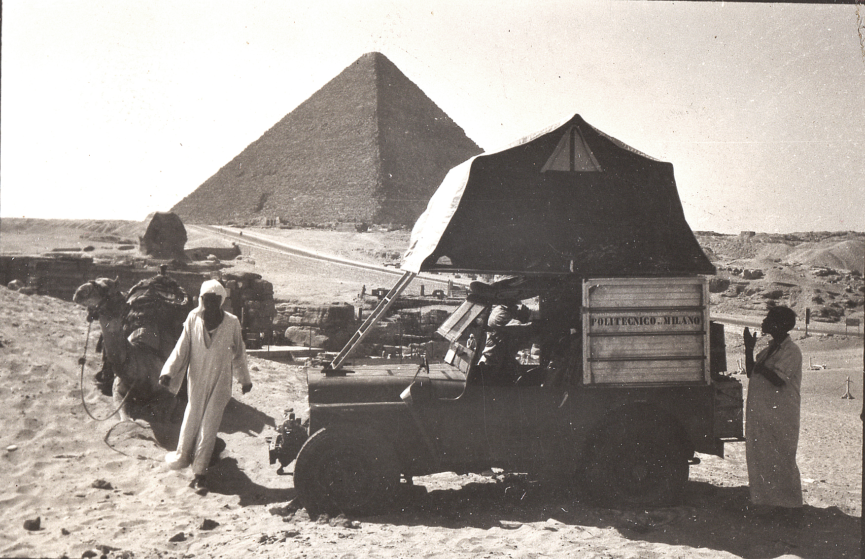 Azisa 1962 , pyramids