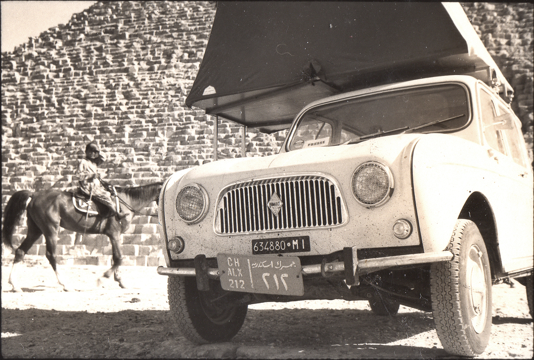 Azisa 1962 , R4 pyramids