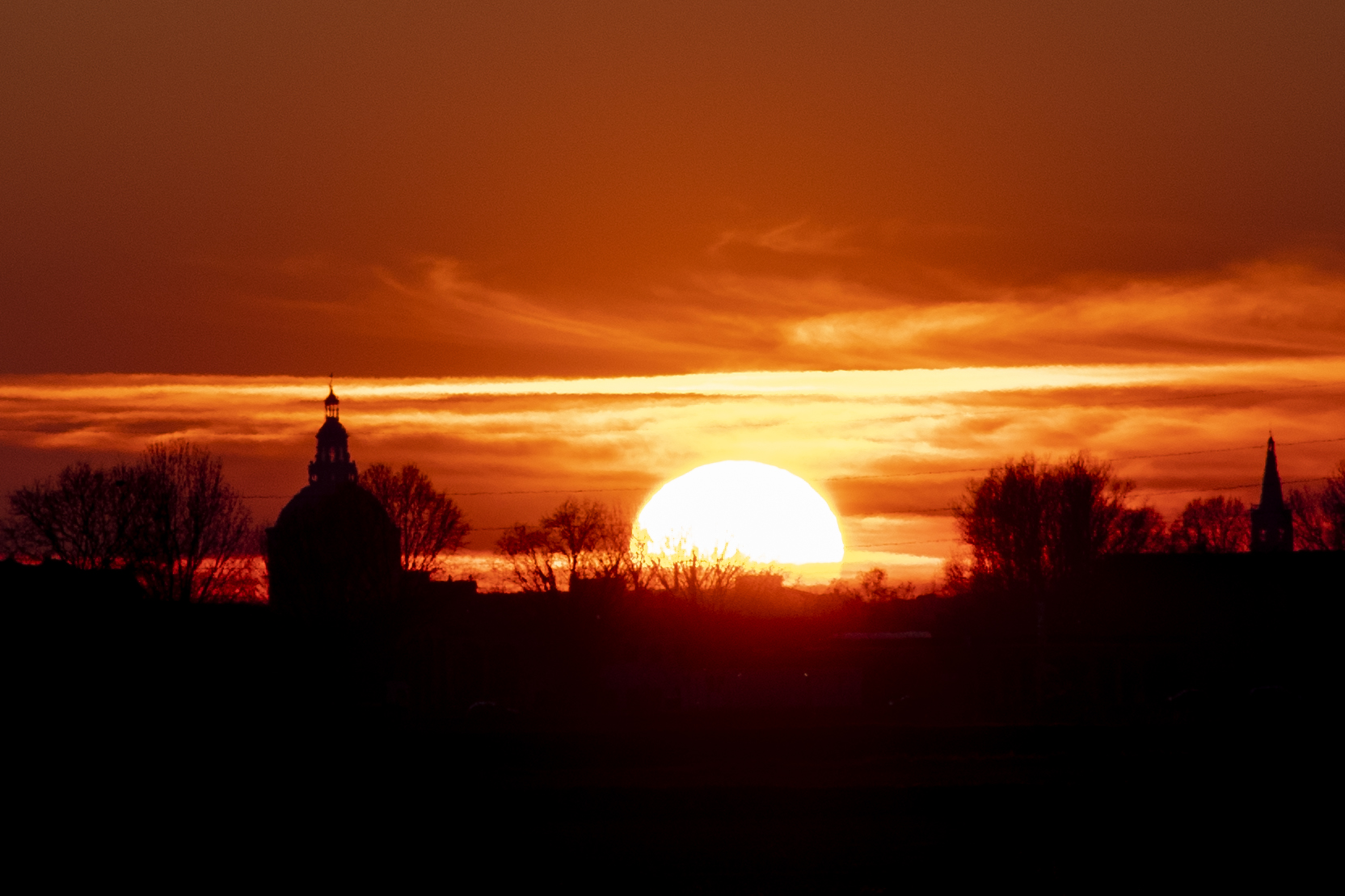 Il cupolone del Duomo di Pavia al tramonto