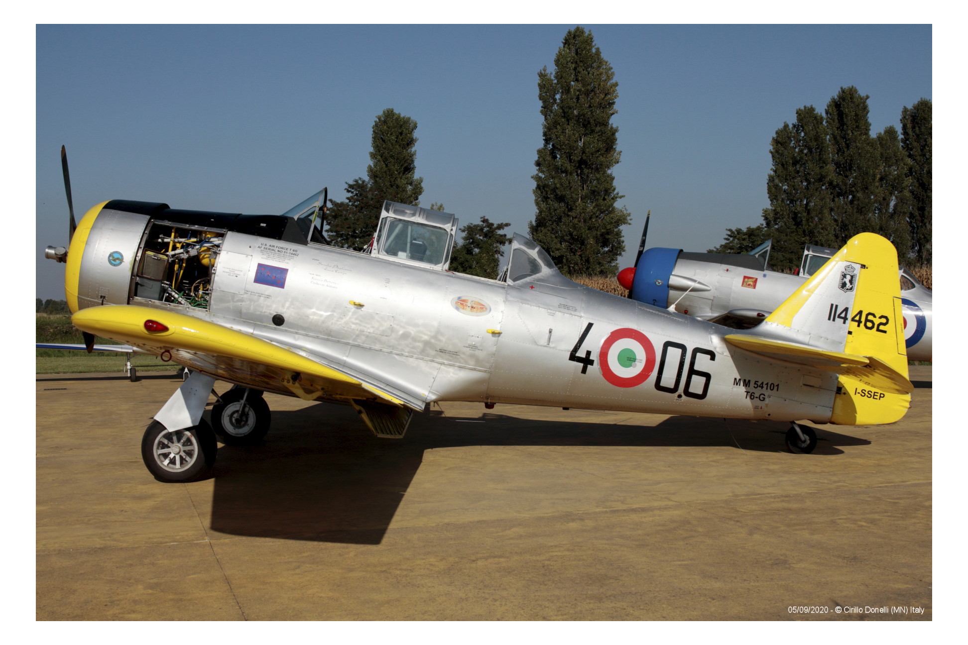 North American T-6 Texan in fase di controllo.
