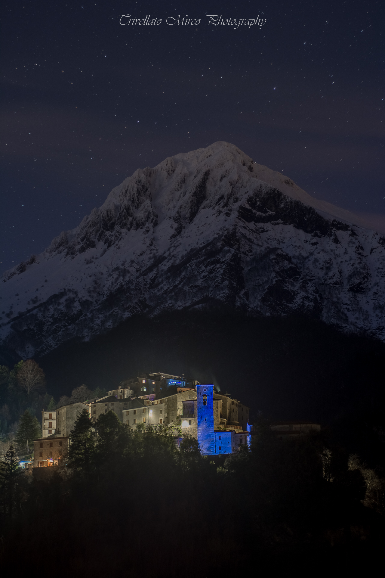 Pruno e sullo sfondo la Pania della Croce