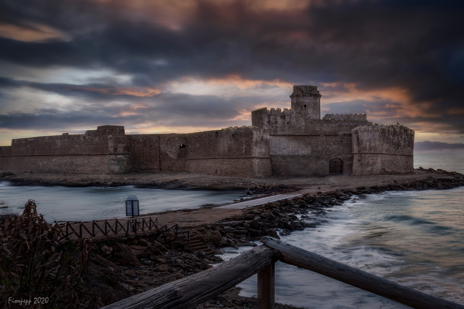 Tempesta su Le Castella