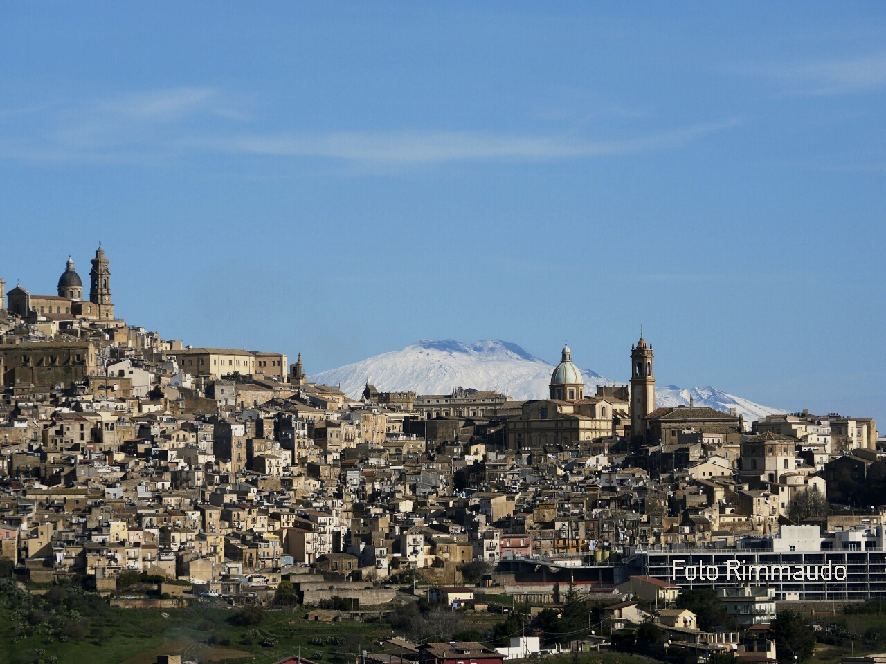 panorama con Etna -caltagirone