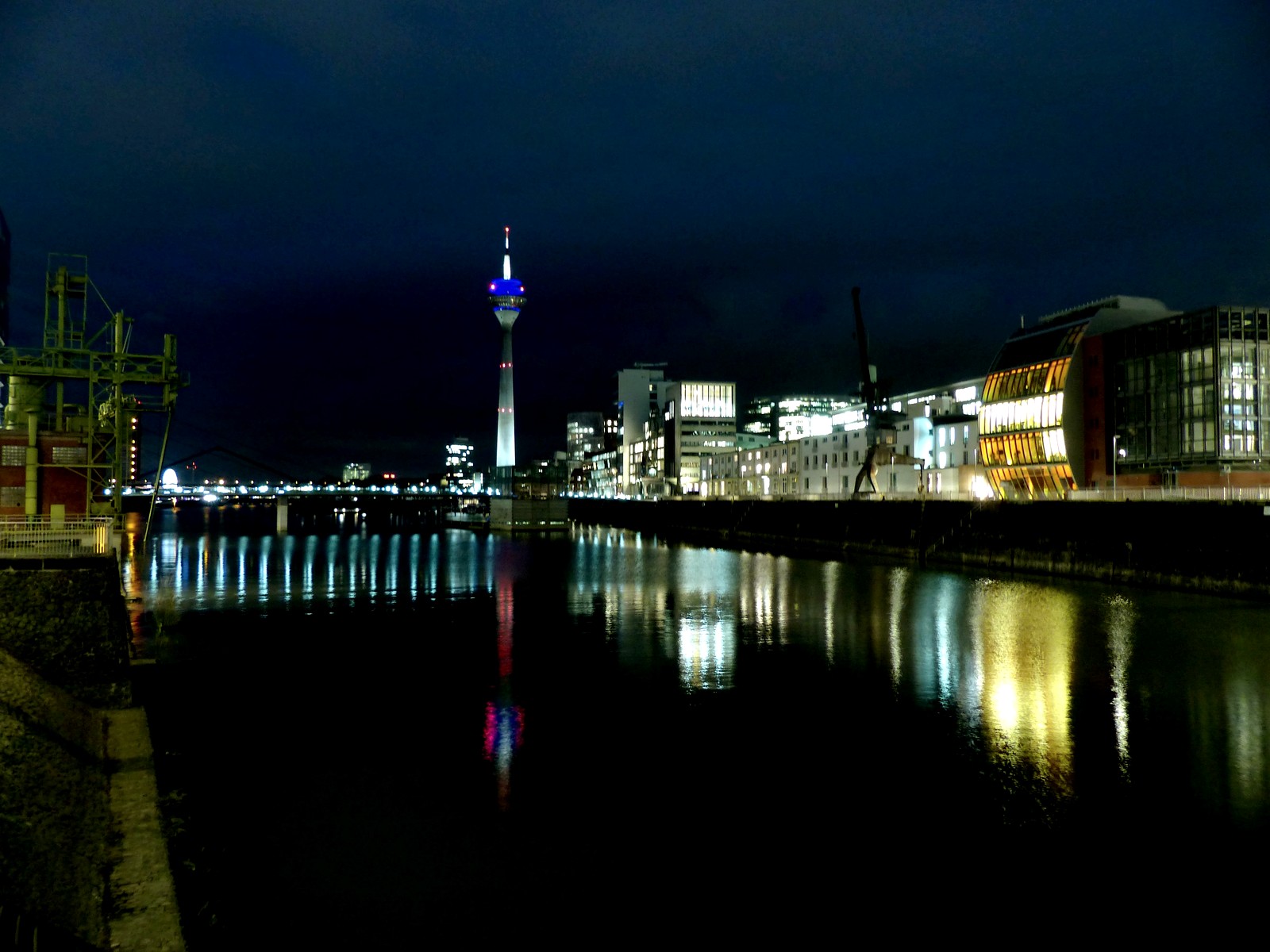 Düsseldorf by night