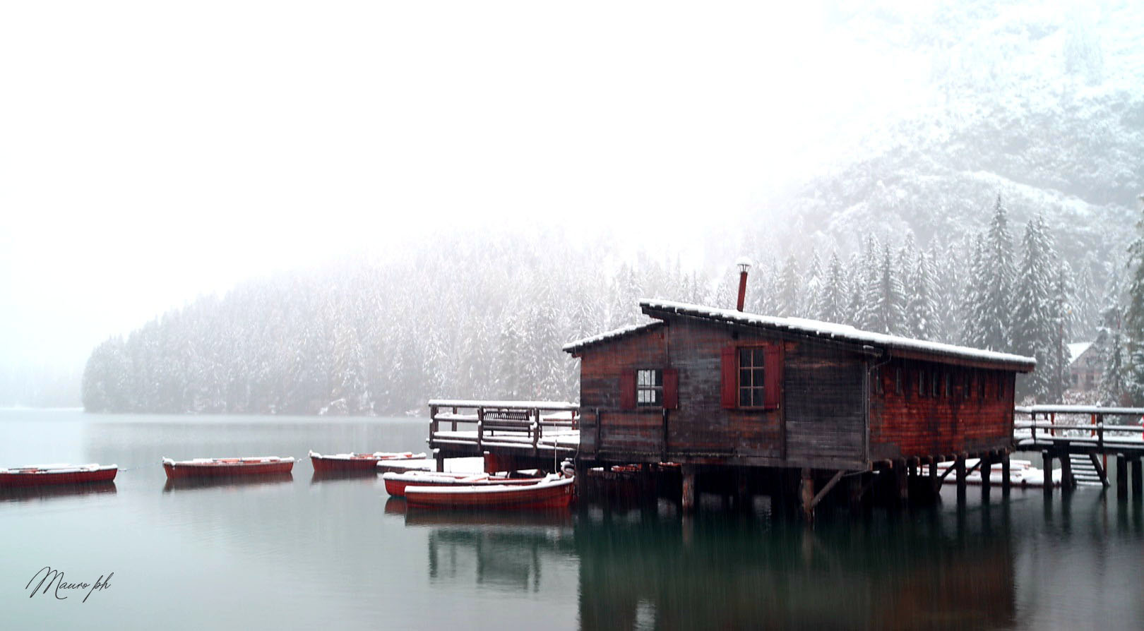 Lago di Braies innevato