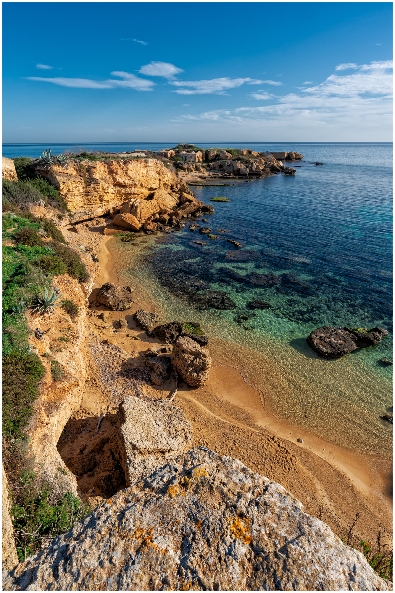 Il Plemmirio durante una giornata di sole
