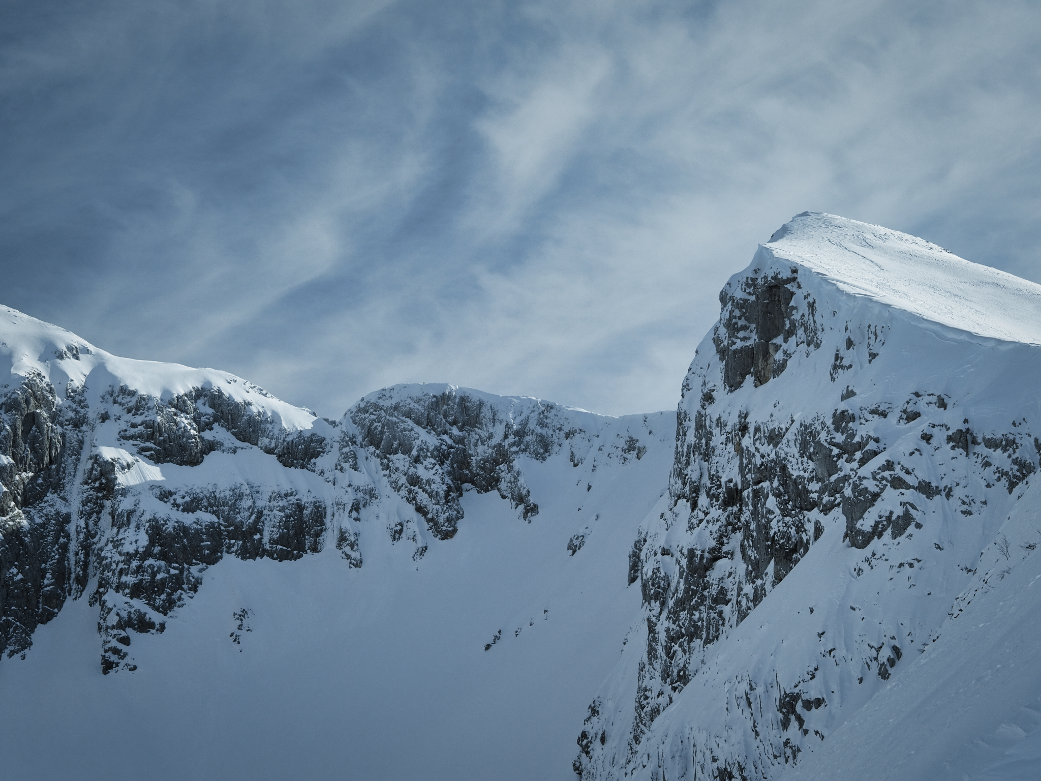 Le pietre dormono sotto la neve