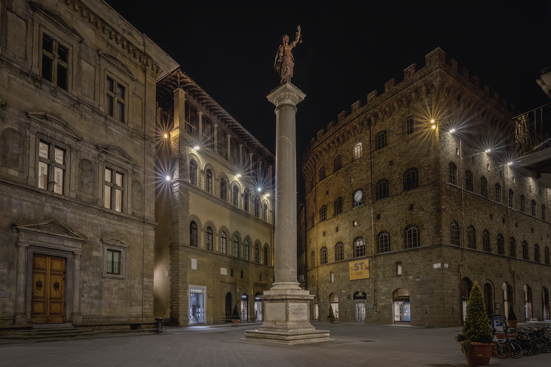 Piazza Santa Trinita