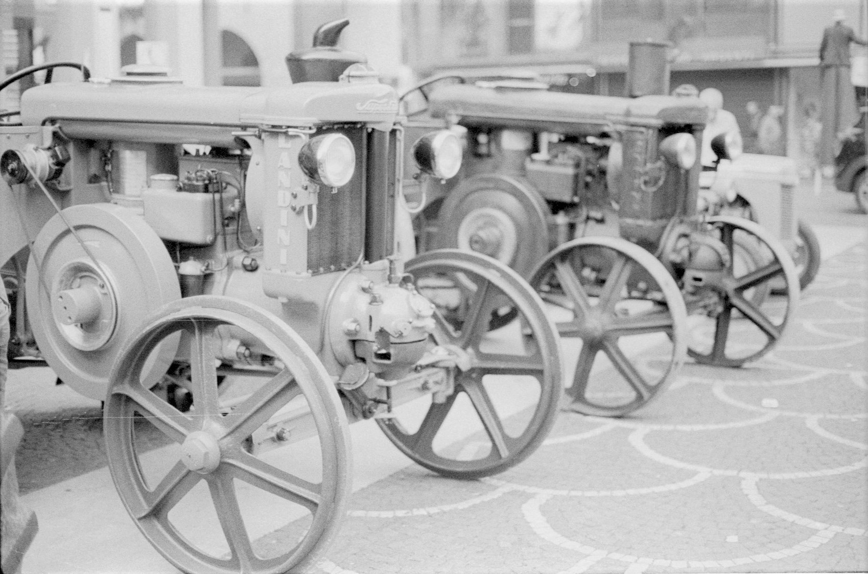 Old Tractors, 19