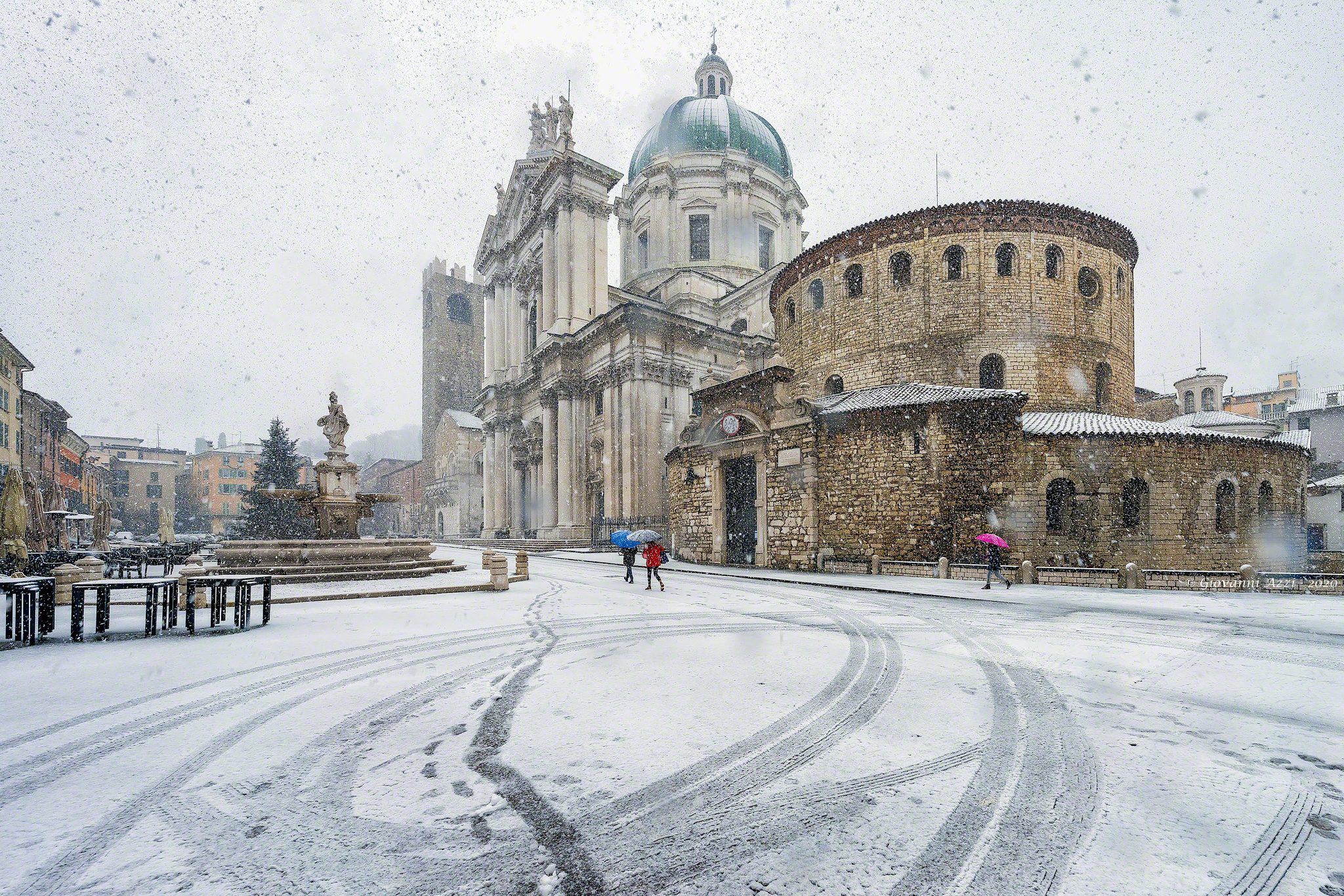 Snowfall in Piazza Duomo