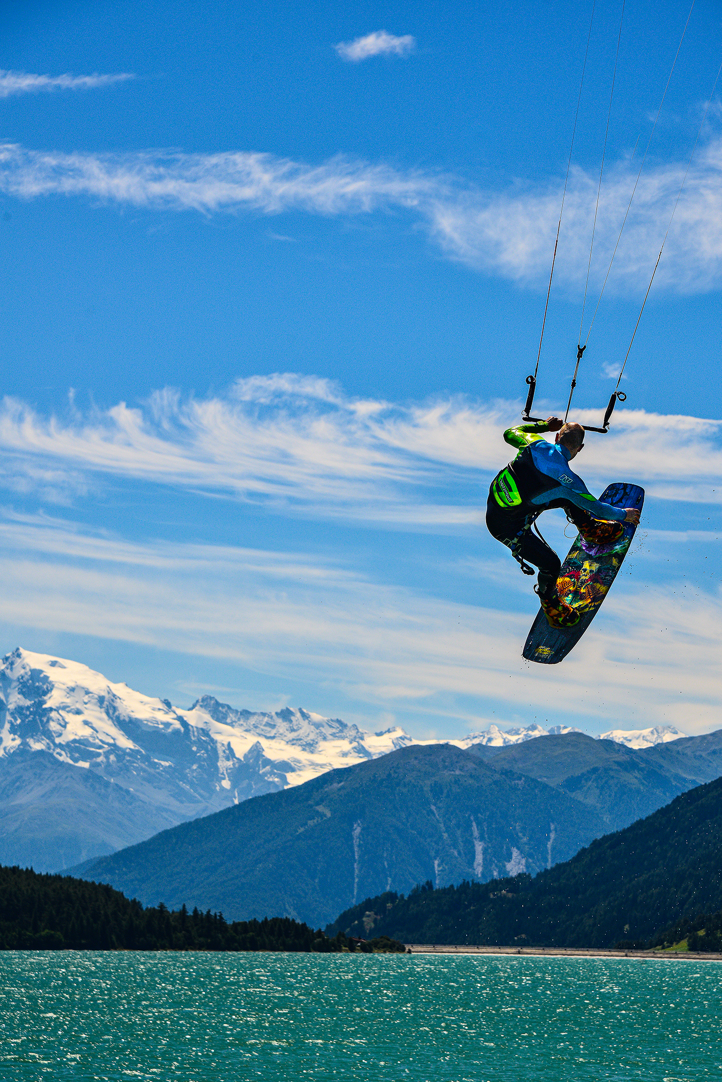 con la tavola al vento