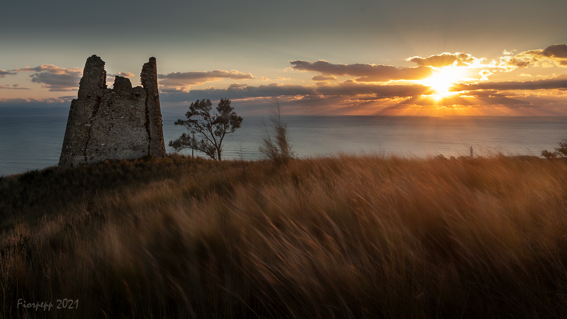 Breezy sunset over Saracen tower