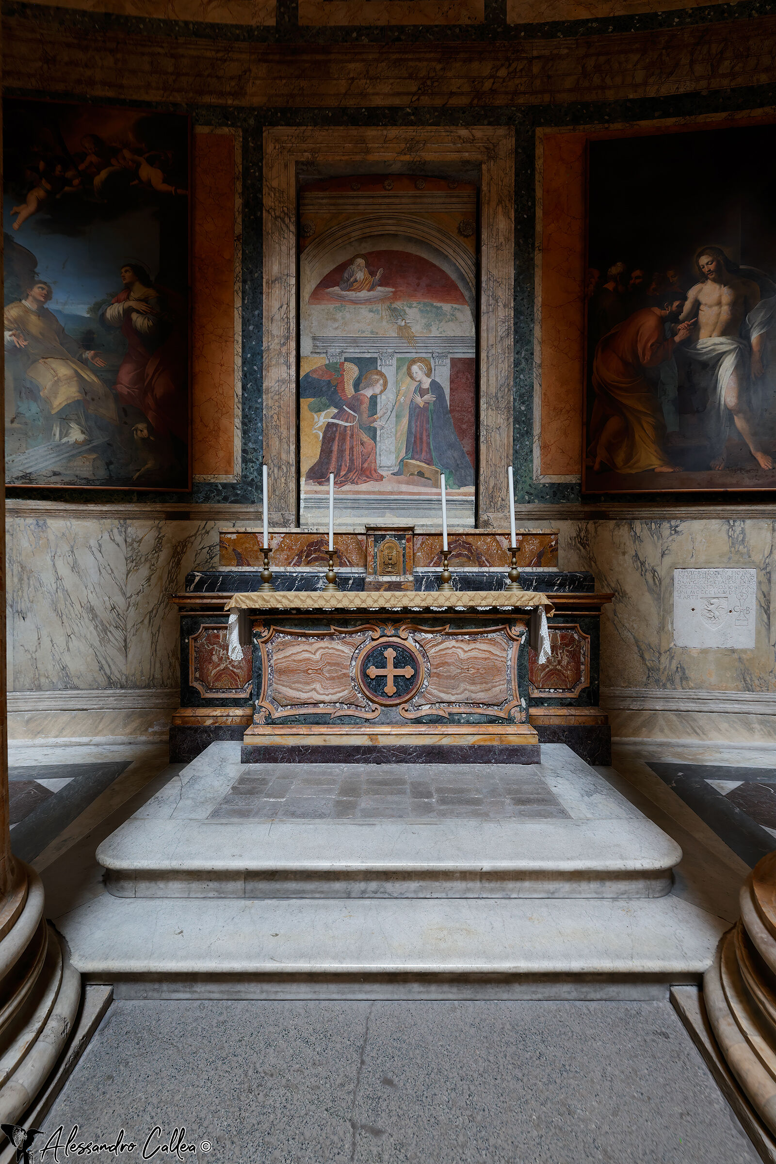 La luce al di là delle colonne